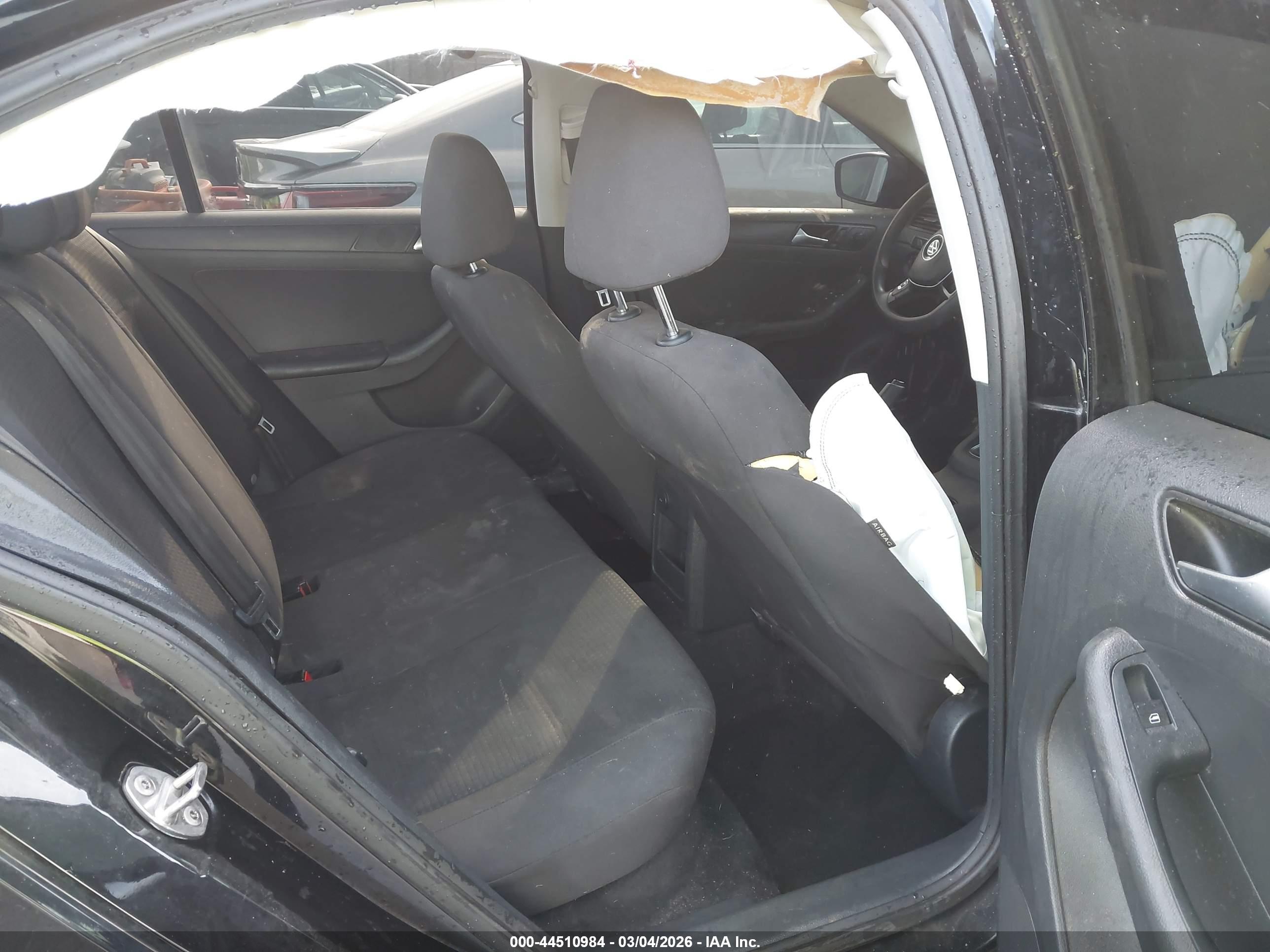 VOLKSWAGEN JETTA image 8