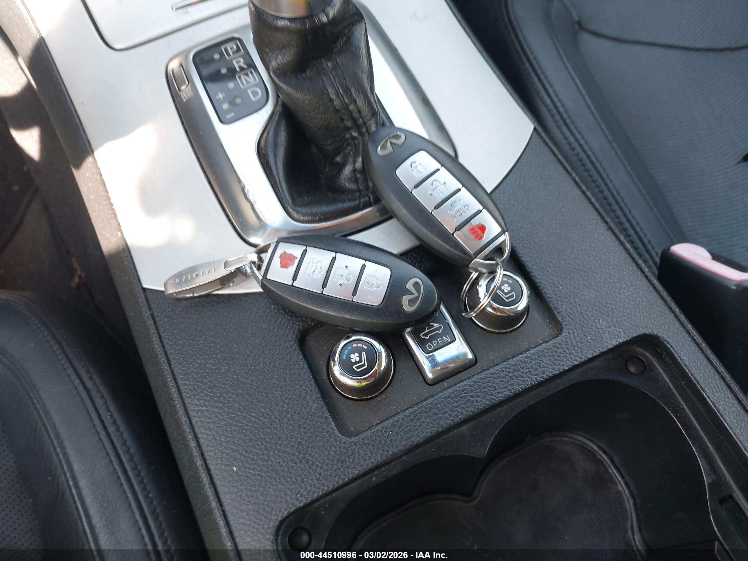 INFINITI G37 image 11