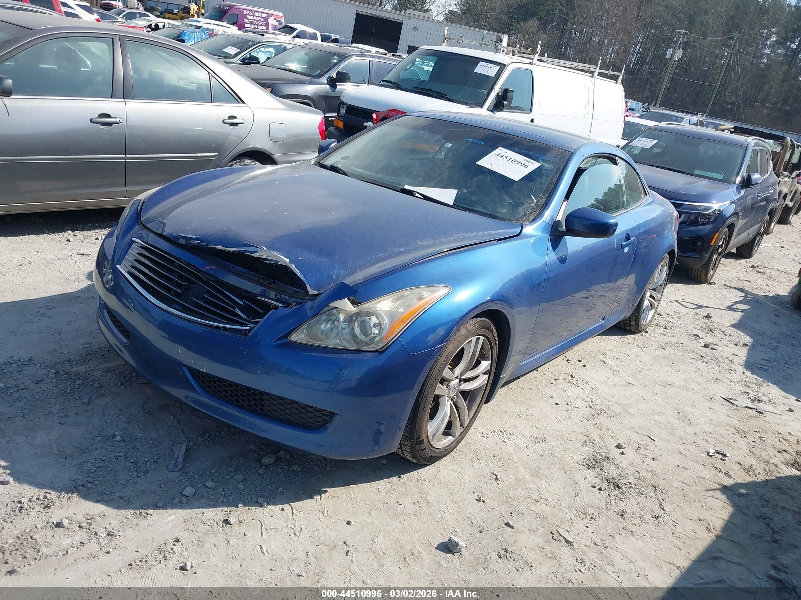 INFINITI G37 image 2