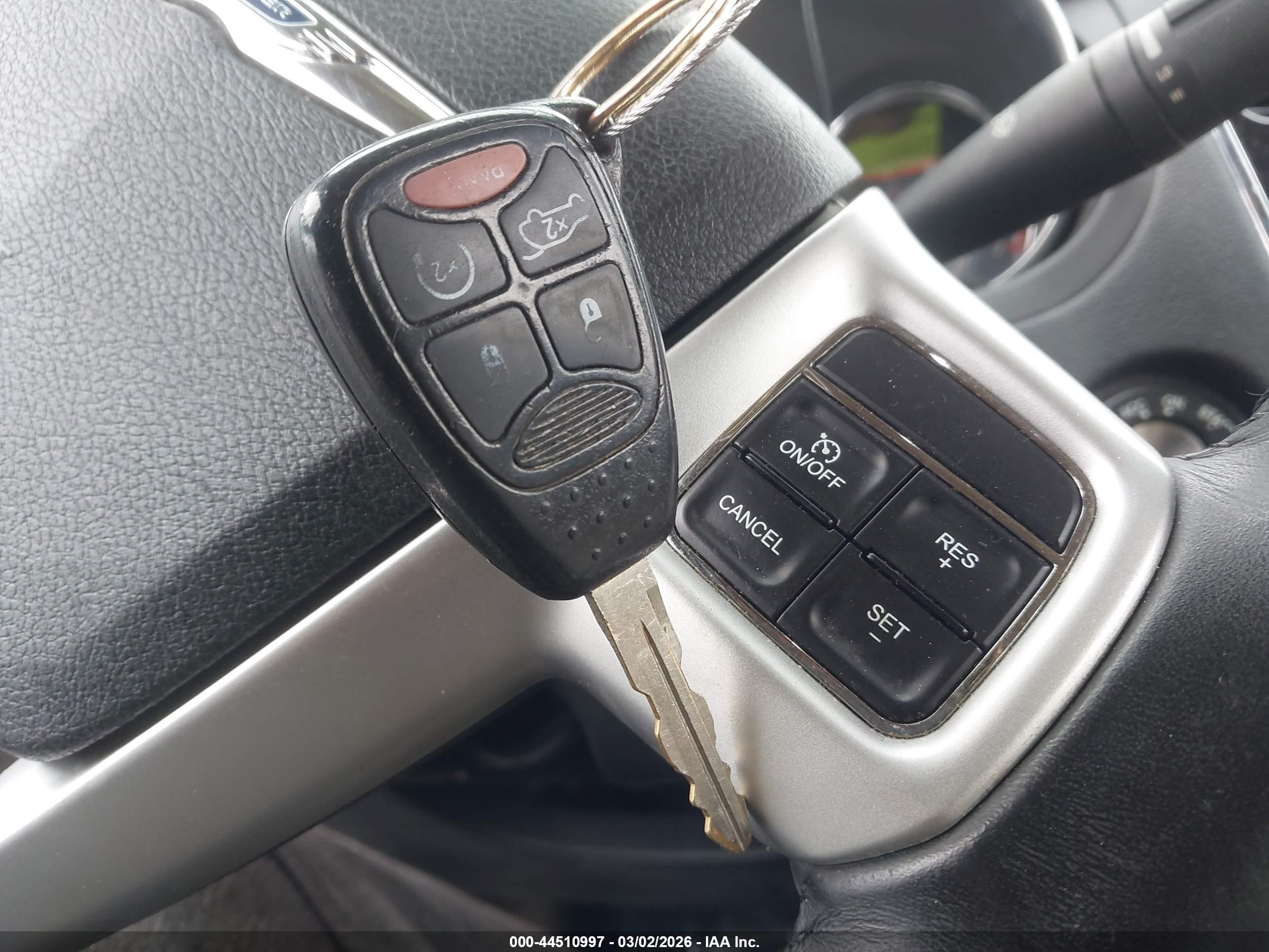 CHRYSLER 200 image 11