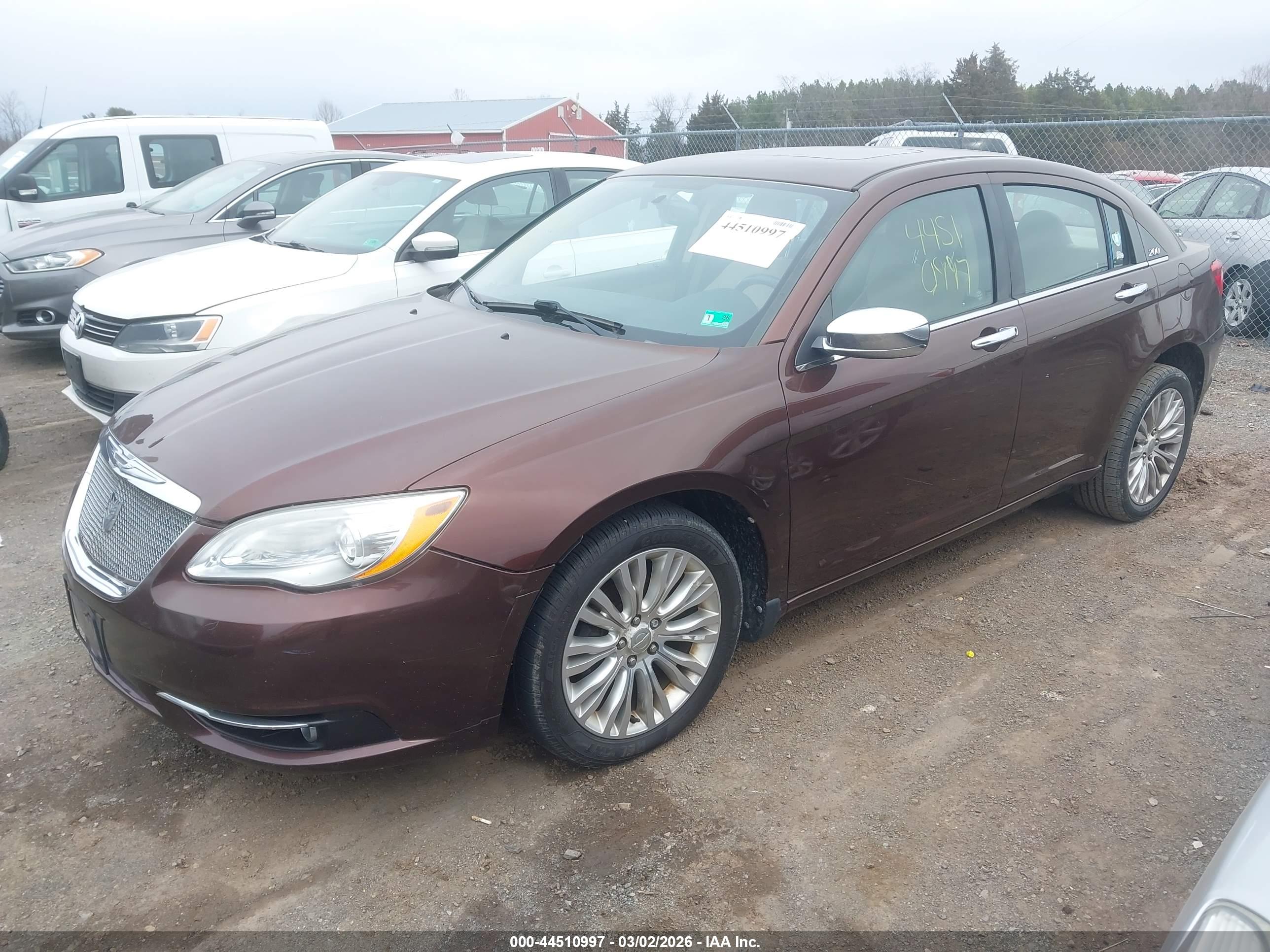 CHRYSLER 200 image 2