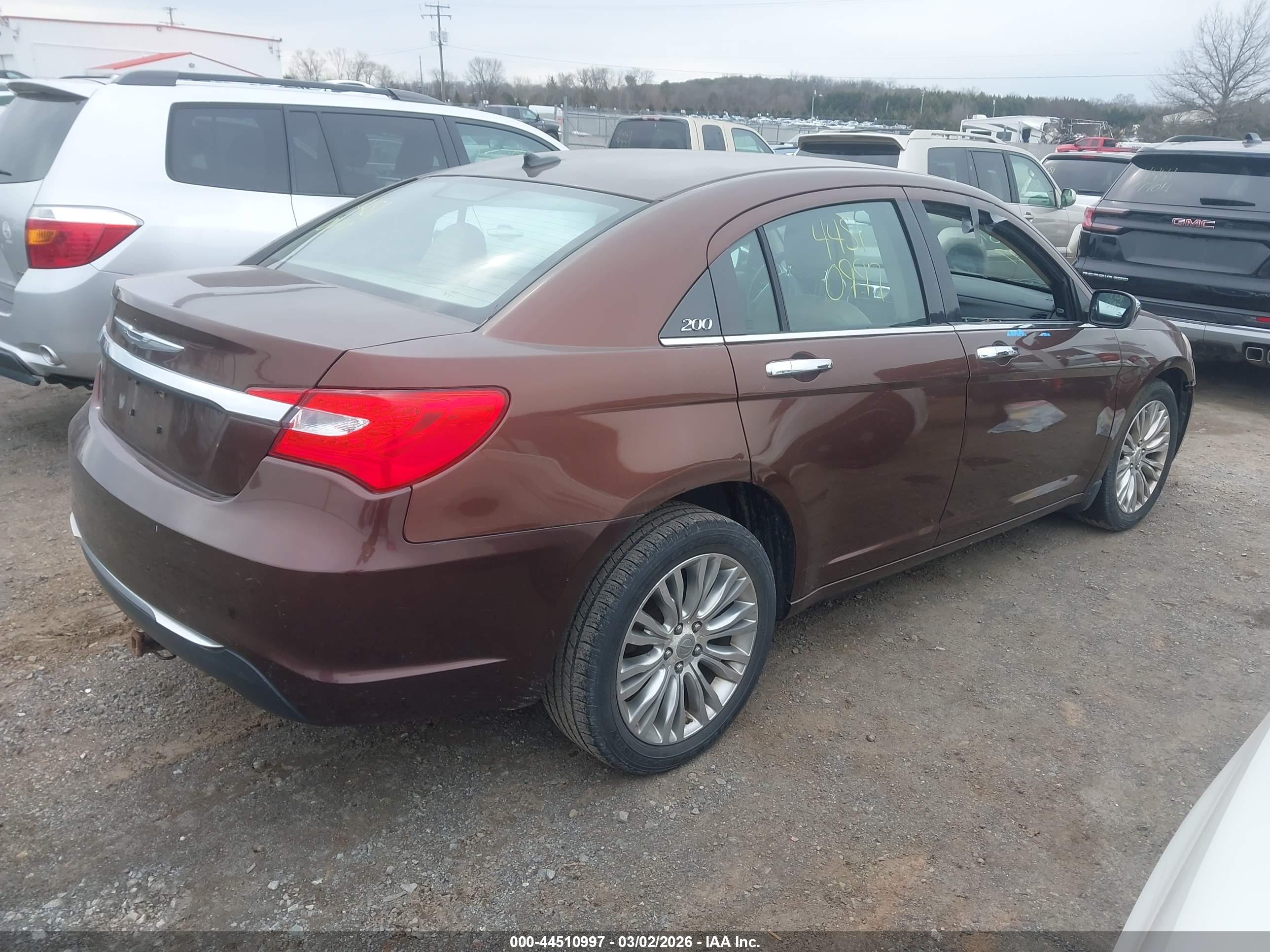 CHRYSLER 200 image 4