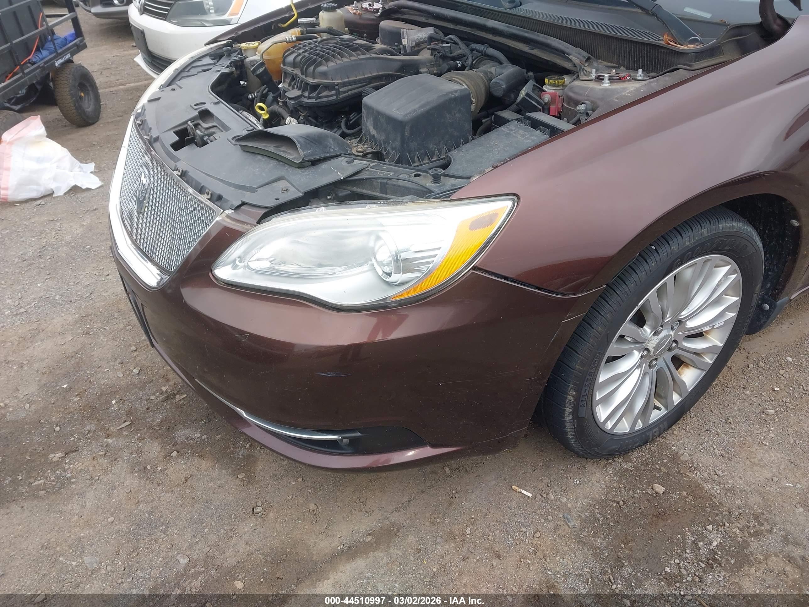 CHRYSLER 200 image 6