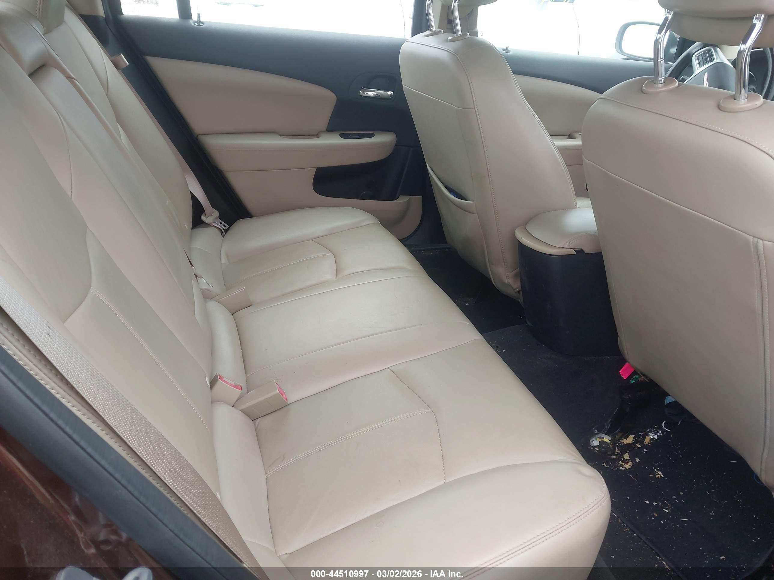 CHRYSLER 200 image 8