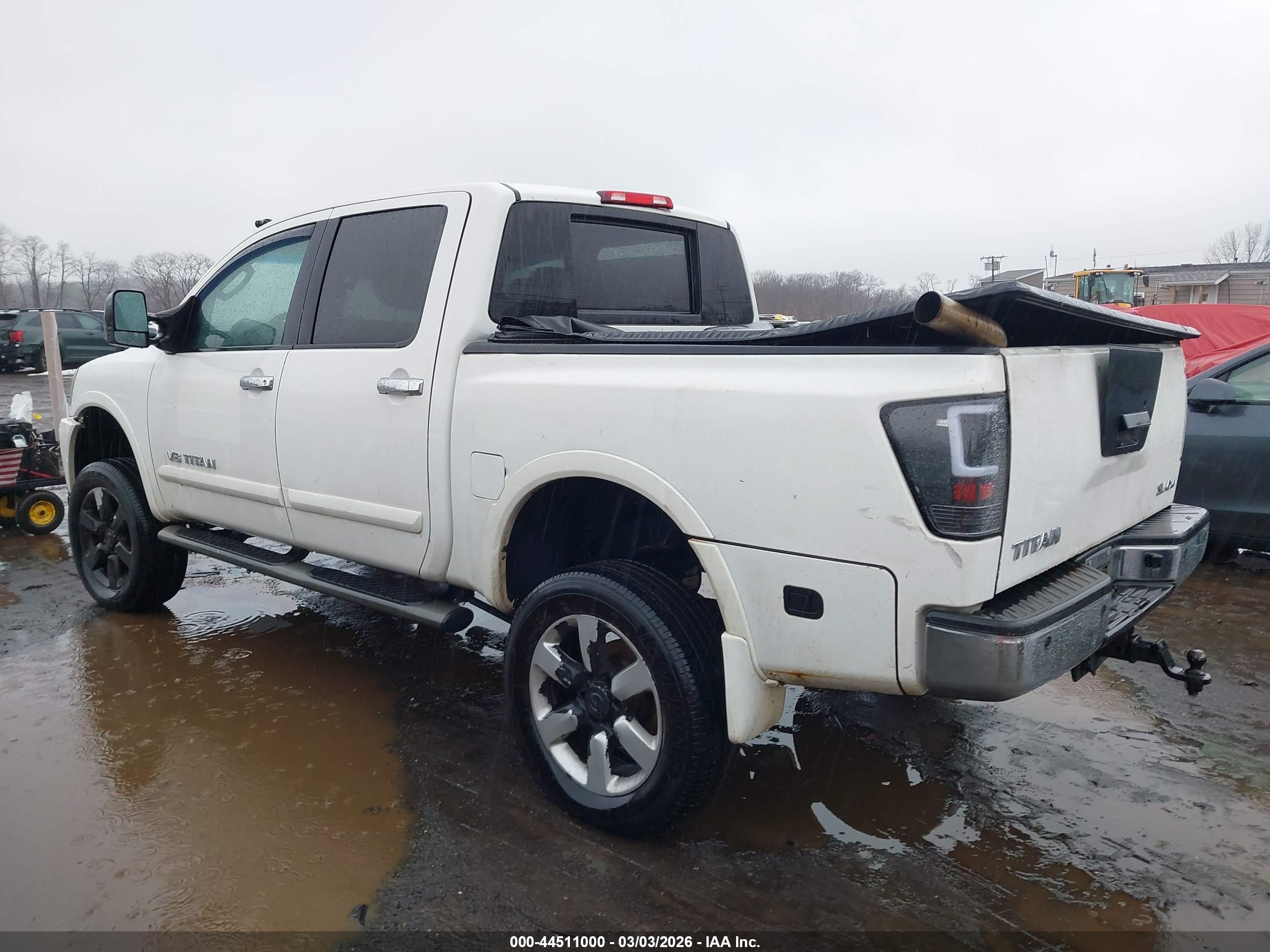 NISSAN TITAN image 6