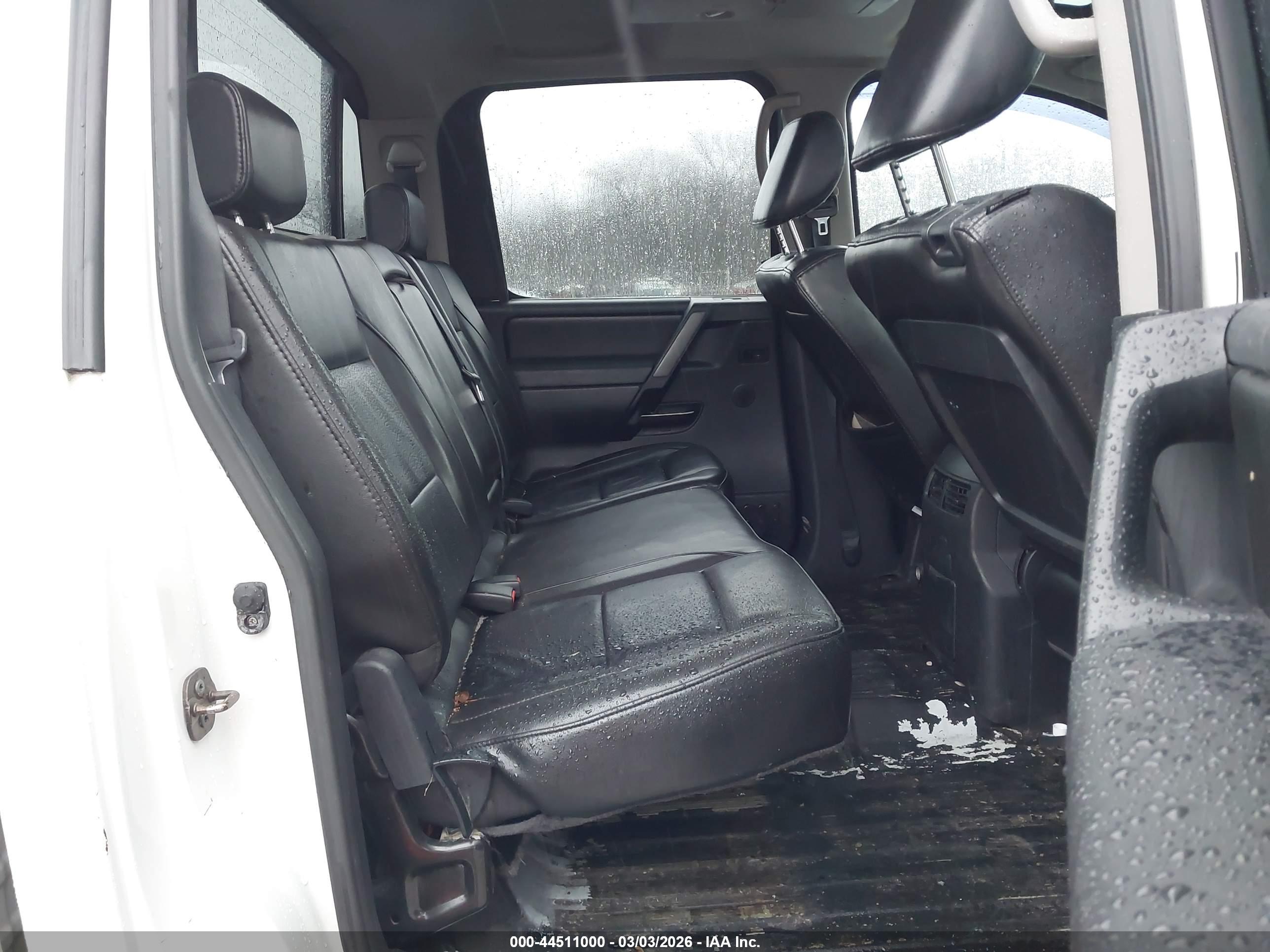 NISSAN TITAN image 8