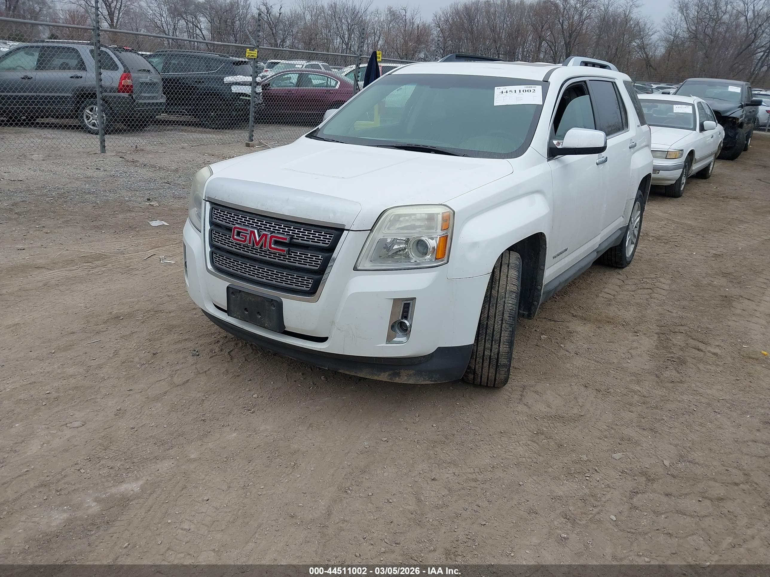 GMC TERRAIN image 2
