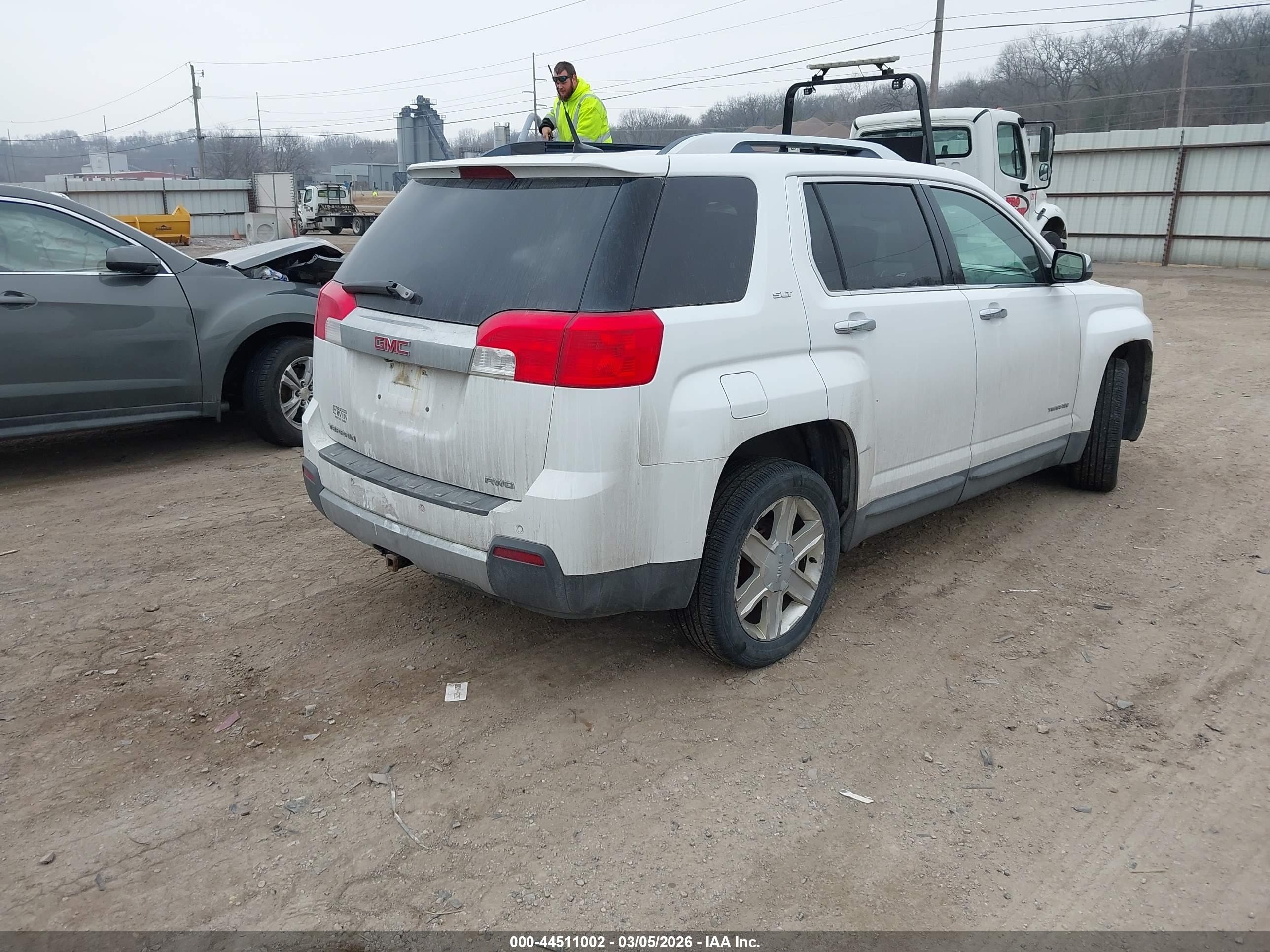 GMC TERRAIN image 4