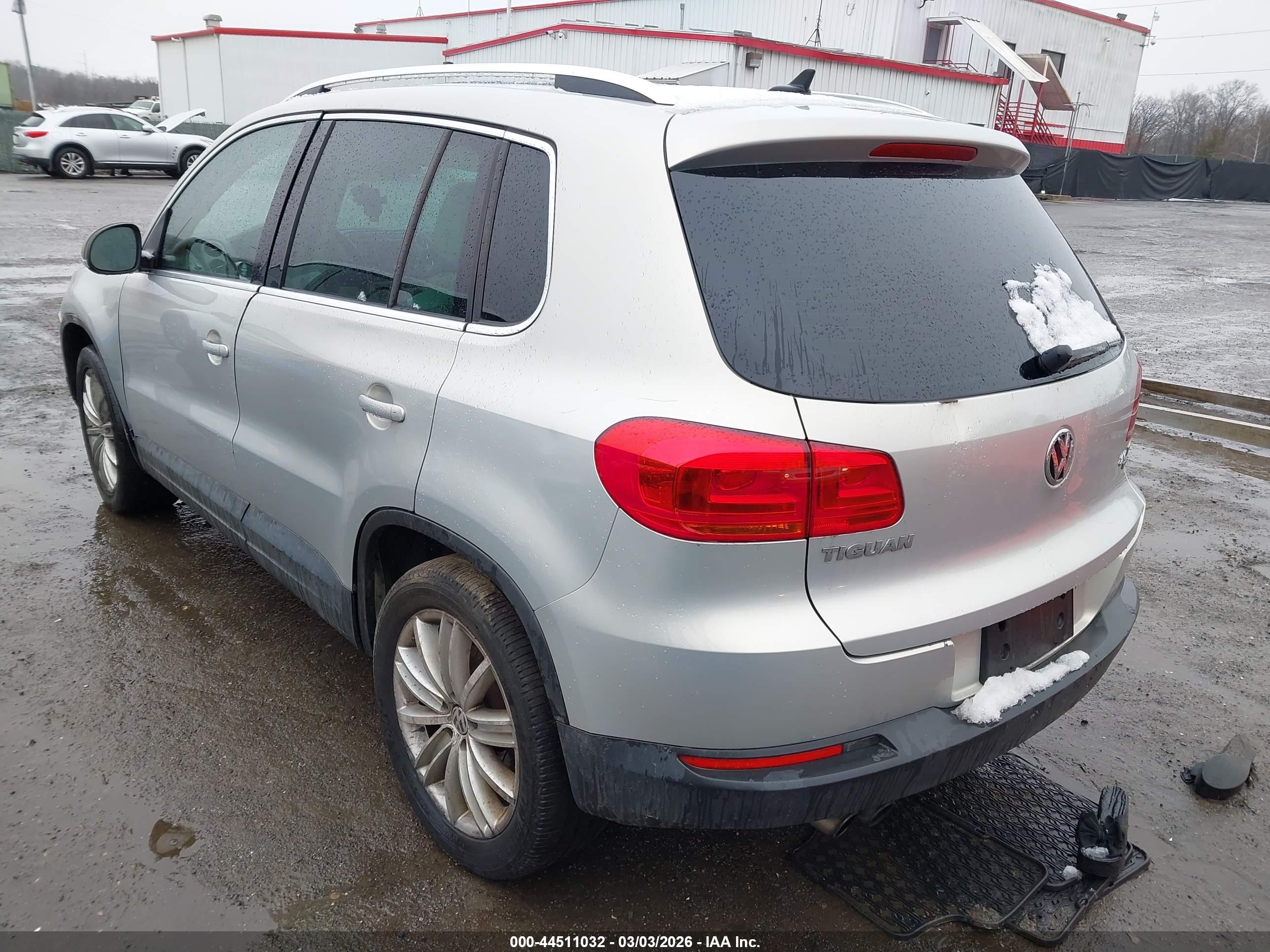 VOLKSWAGEN TIGUAN image 3