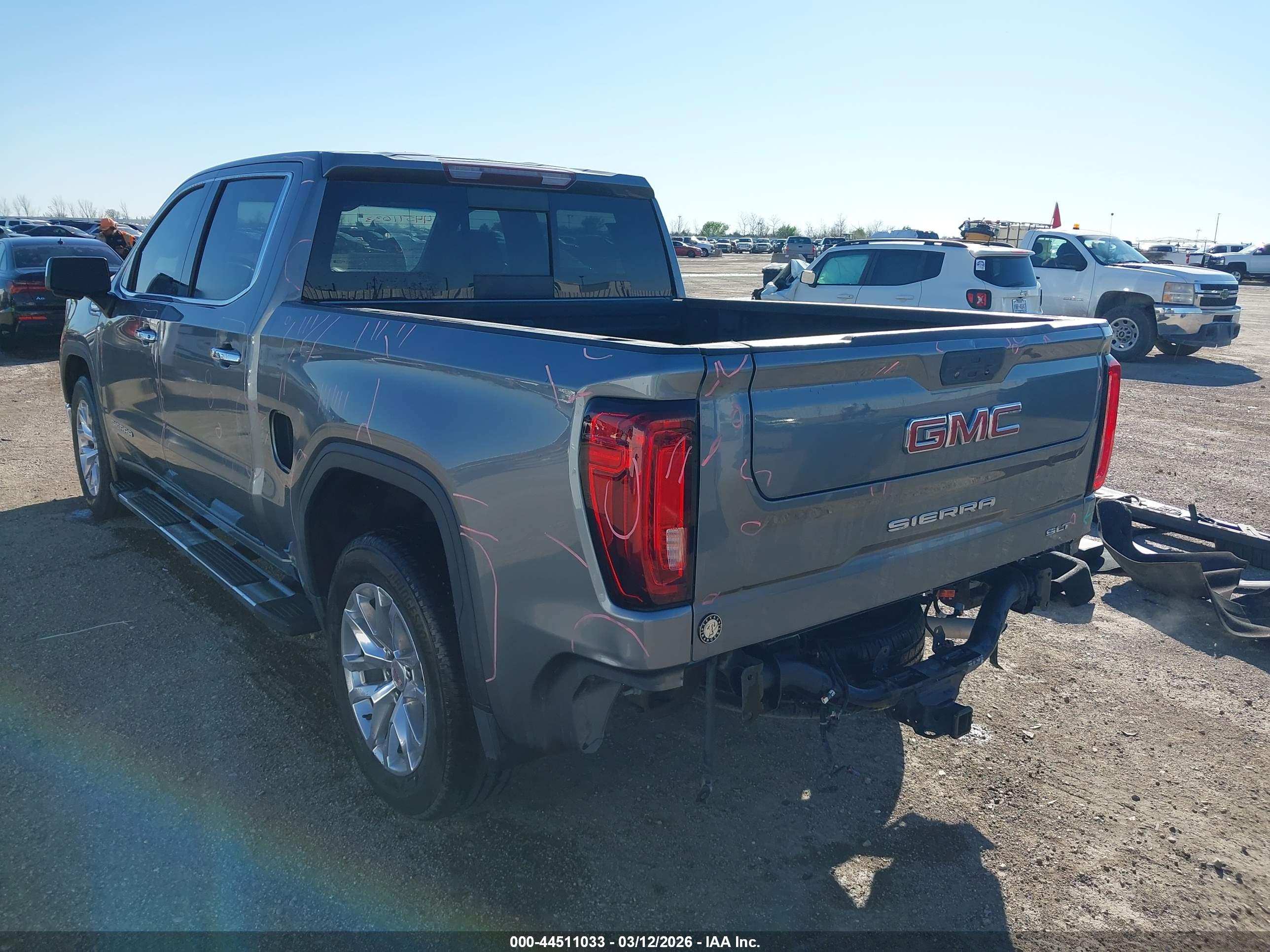 GMC SIERRA image 3