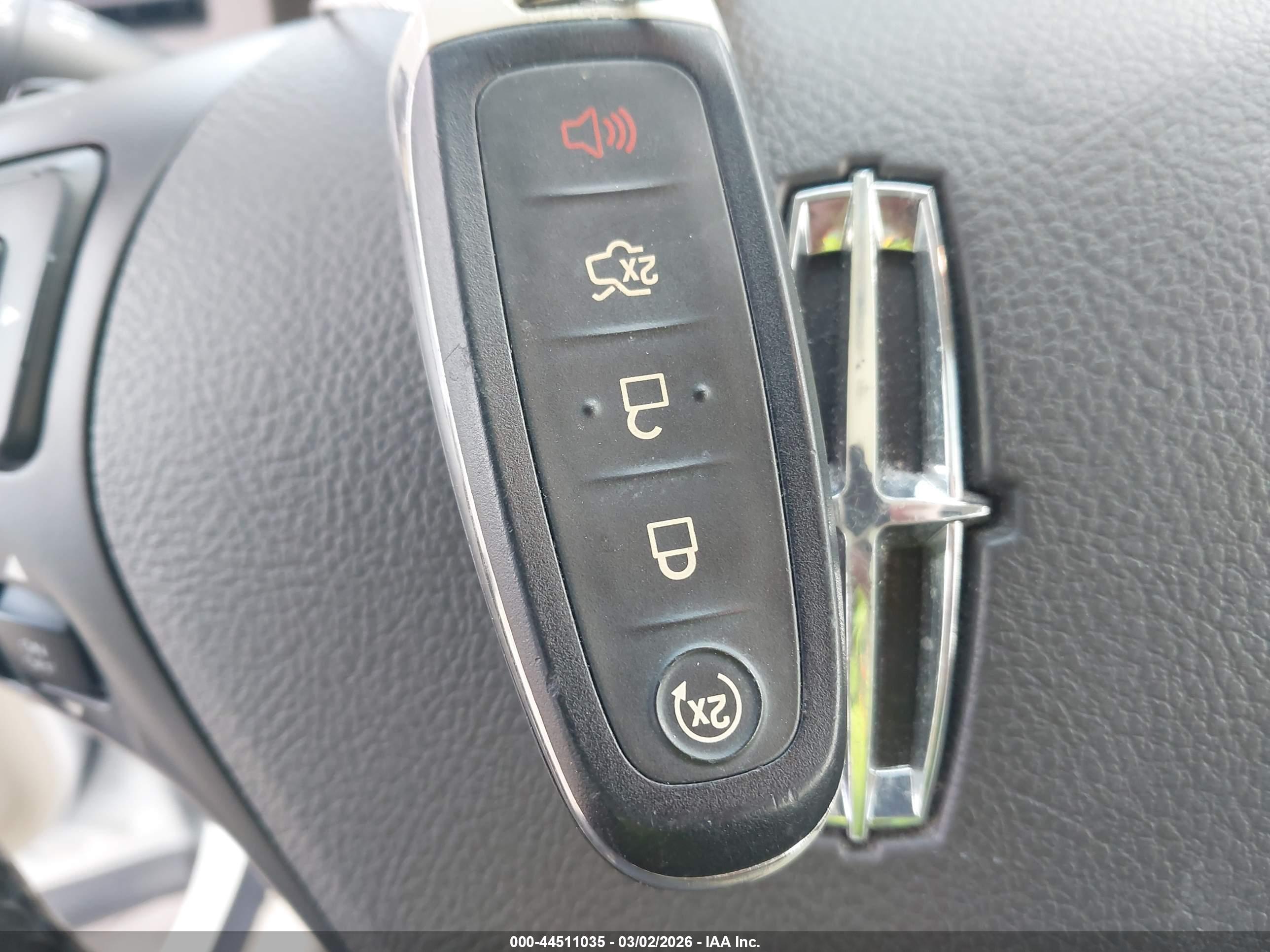 LINCOLN MKS image 11