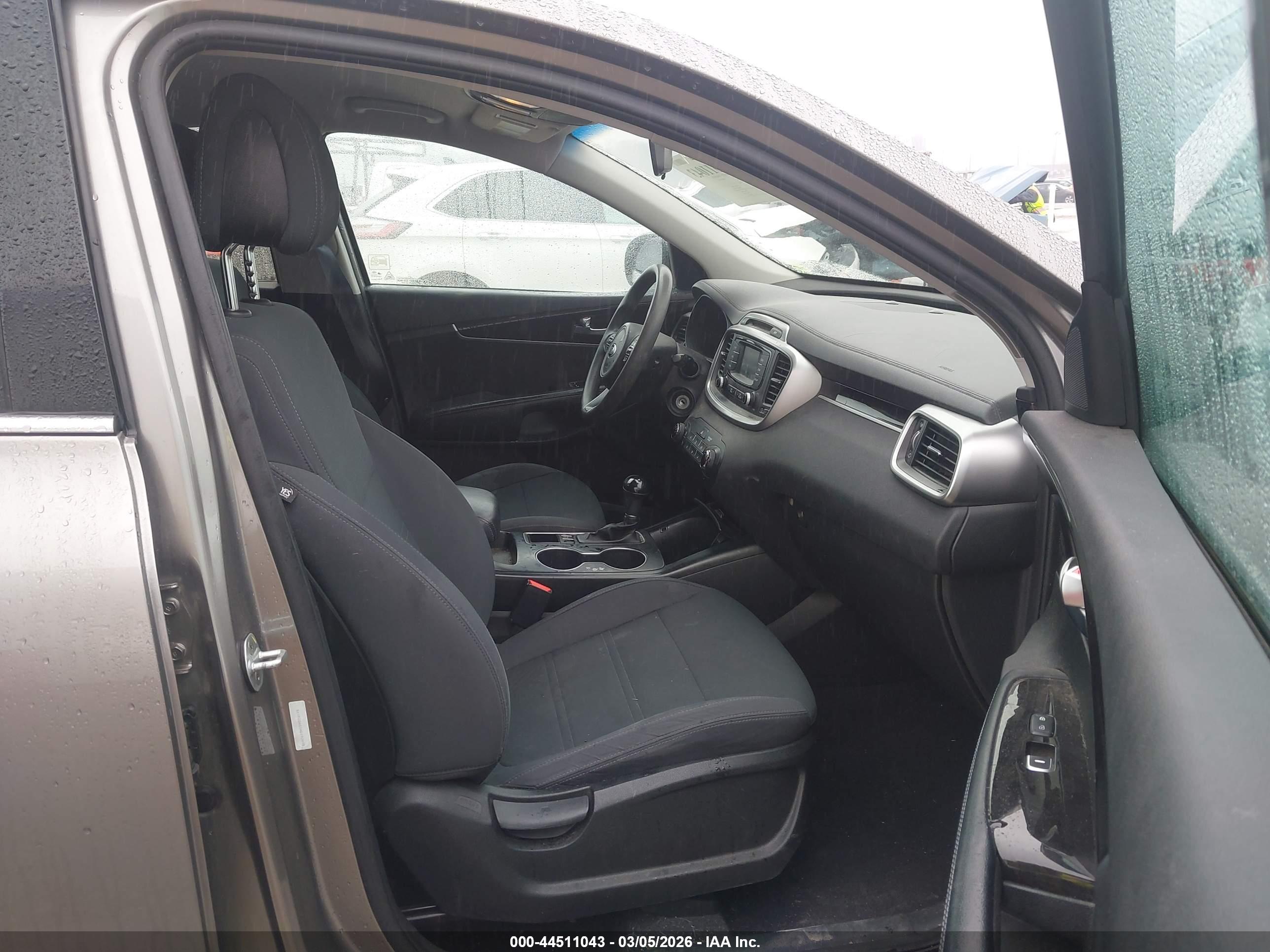 KIA SORENTO image 5