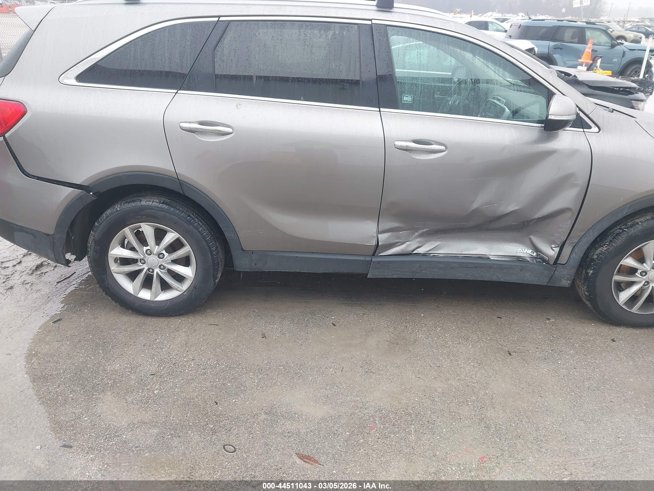 KIA SORENTO image 6
