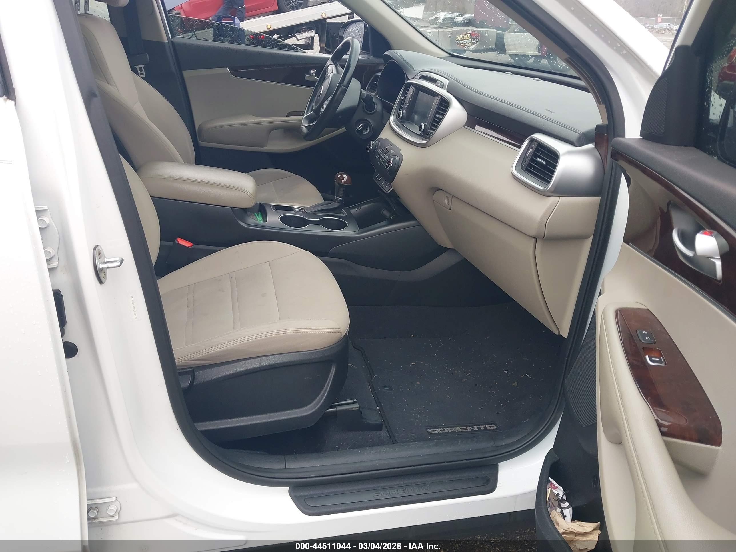 KIA SORENTO image 5