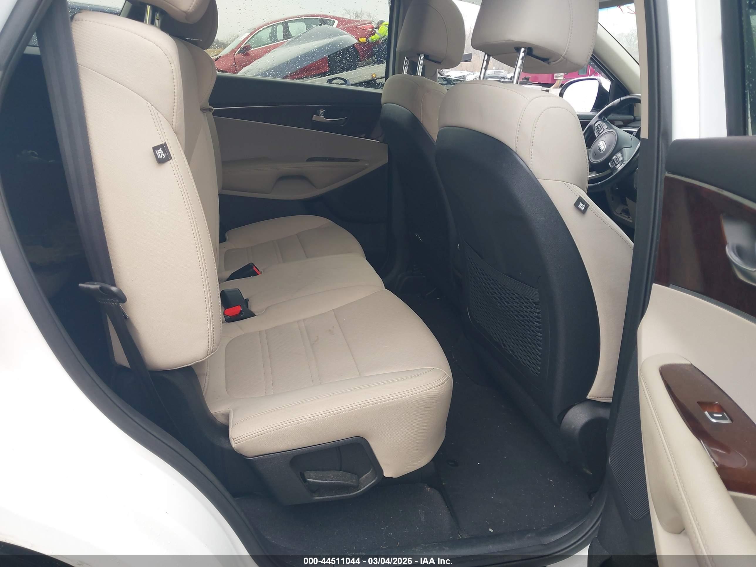KIA SORENTO image 8