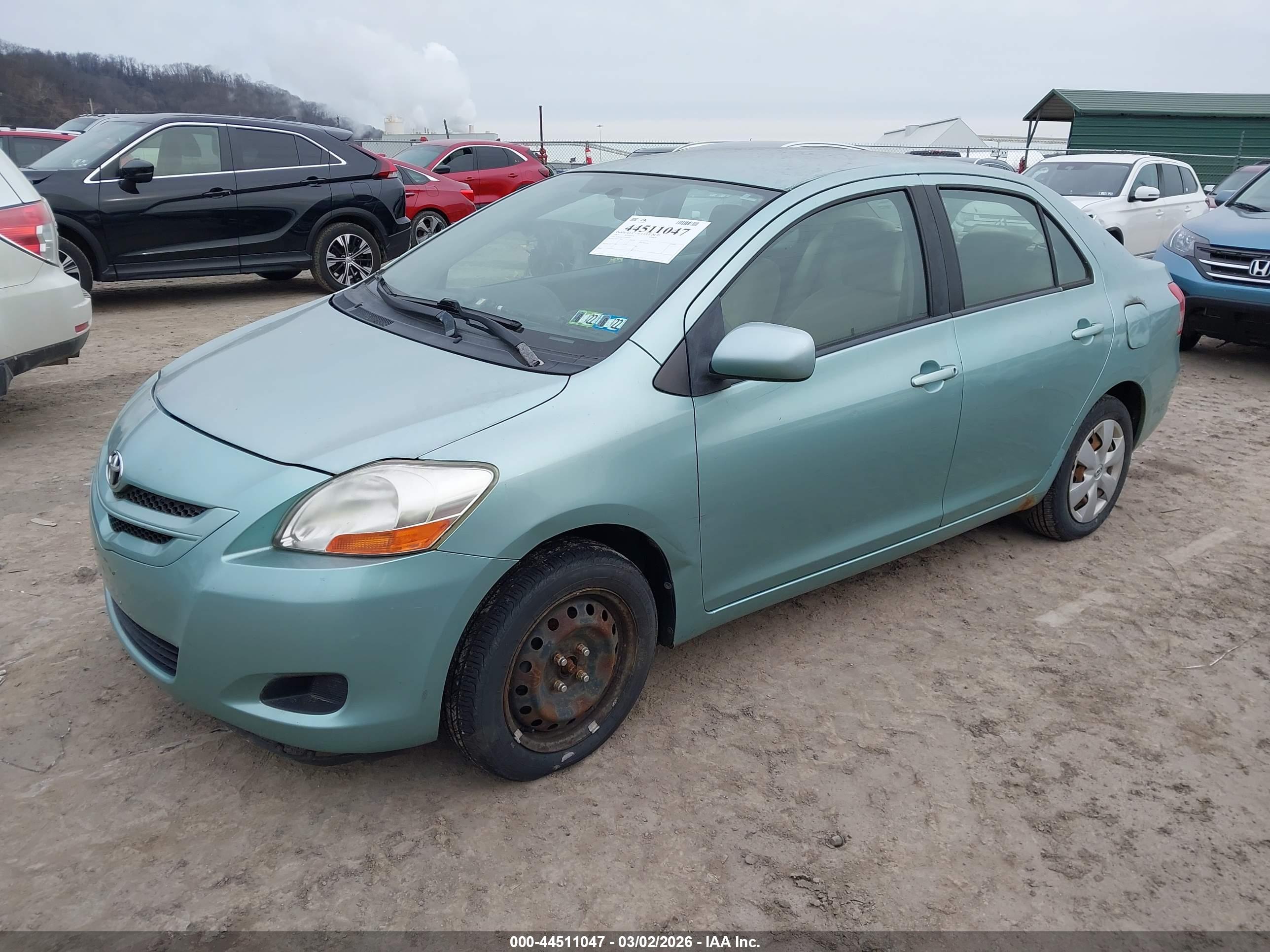 TOYOTA YARIS image 2