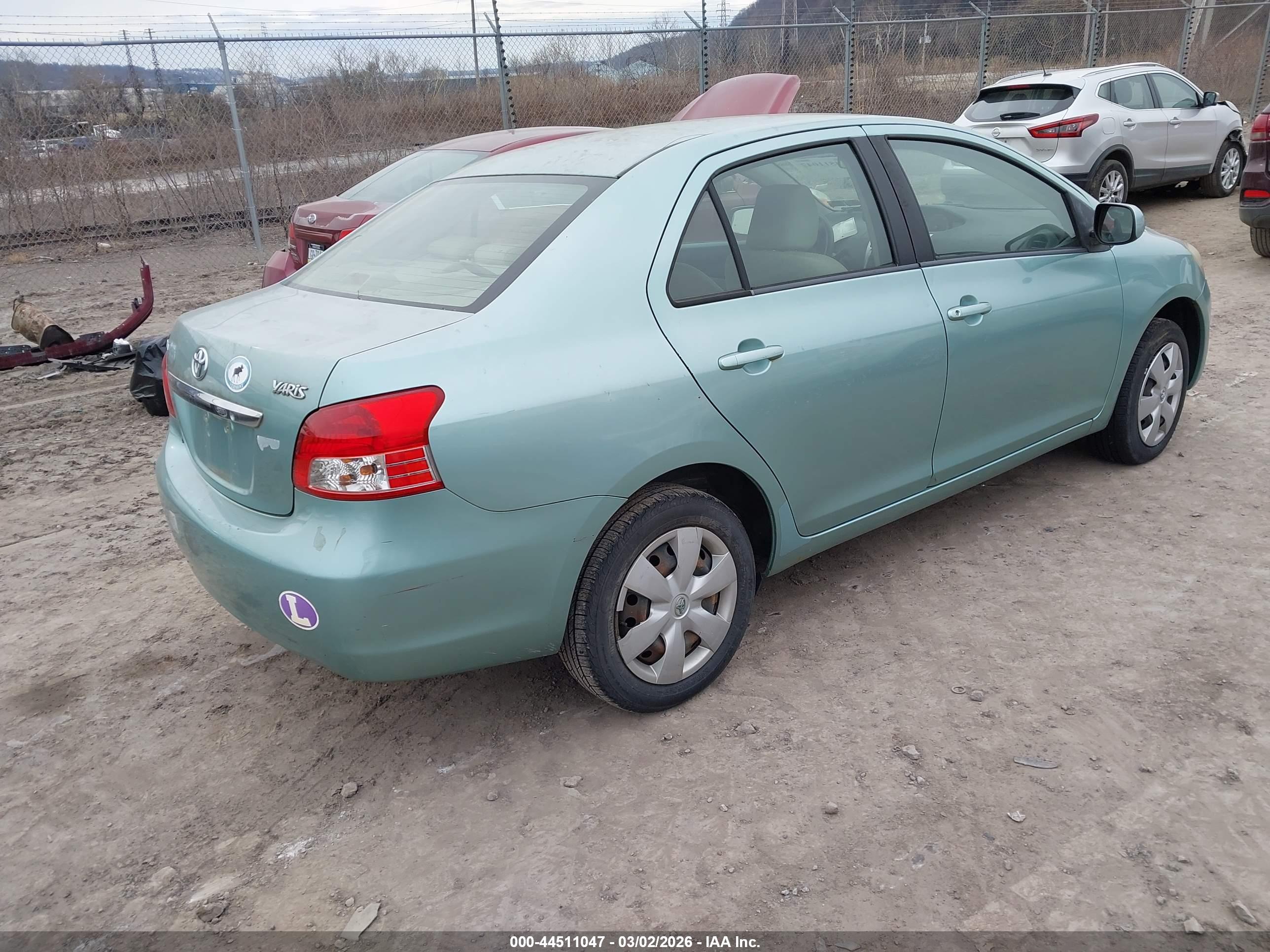 TOYOTA YARIS image 4