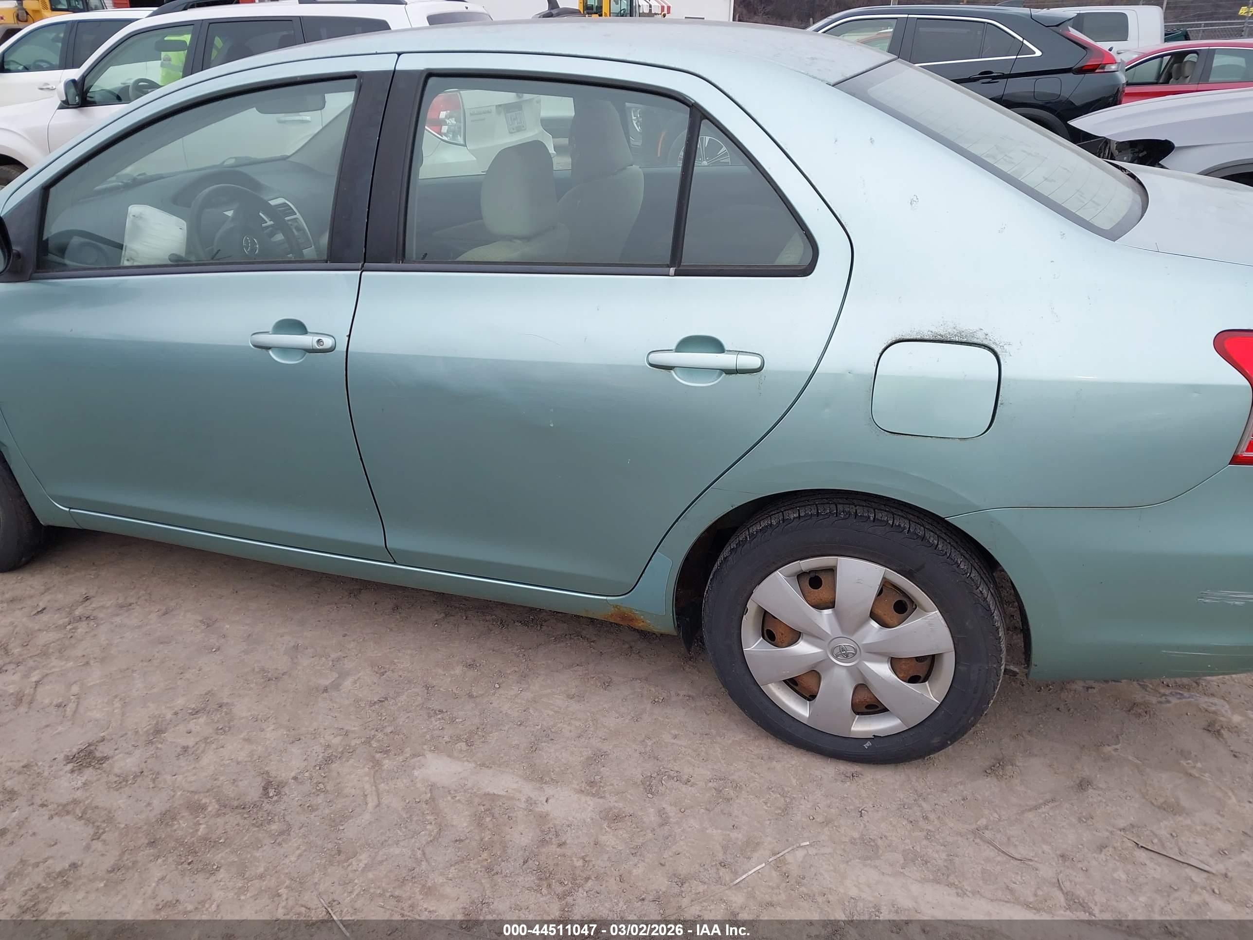 TOYOTA YARIS image 6