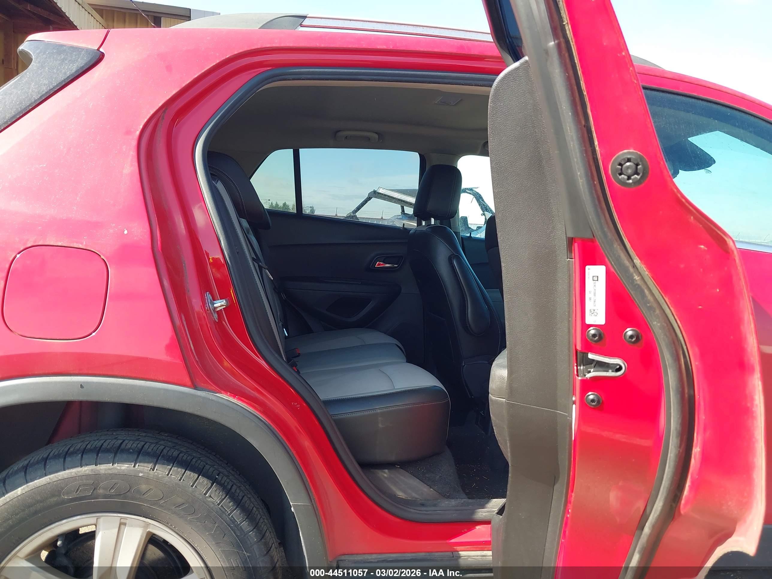 CHEVROLET TRAX image 8