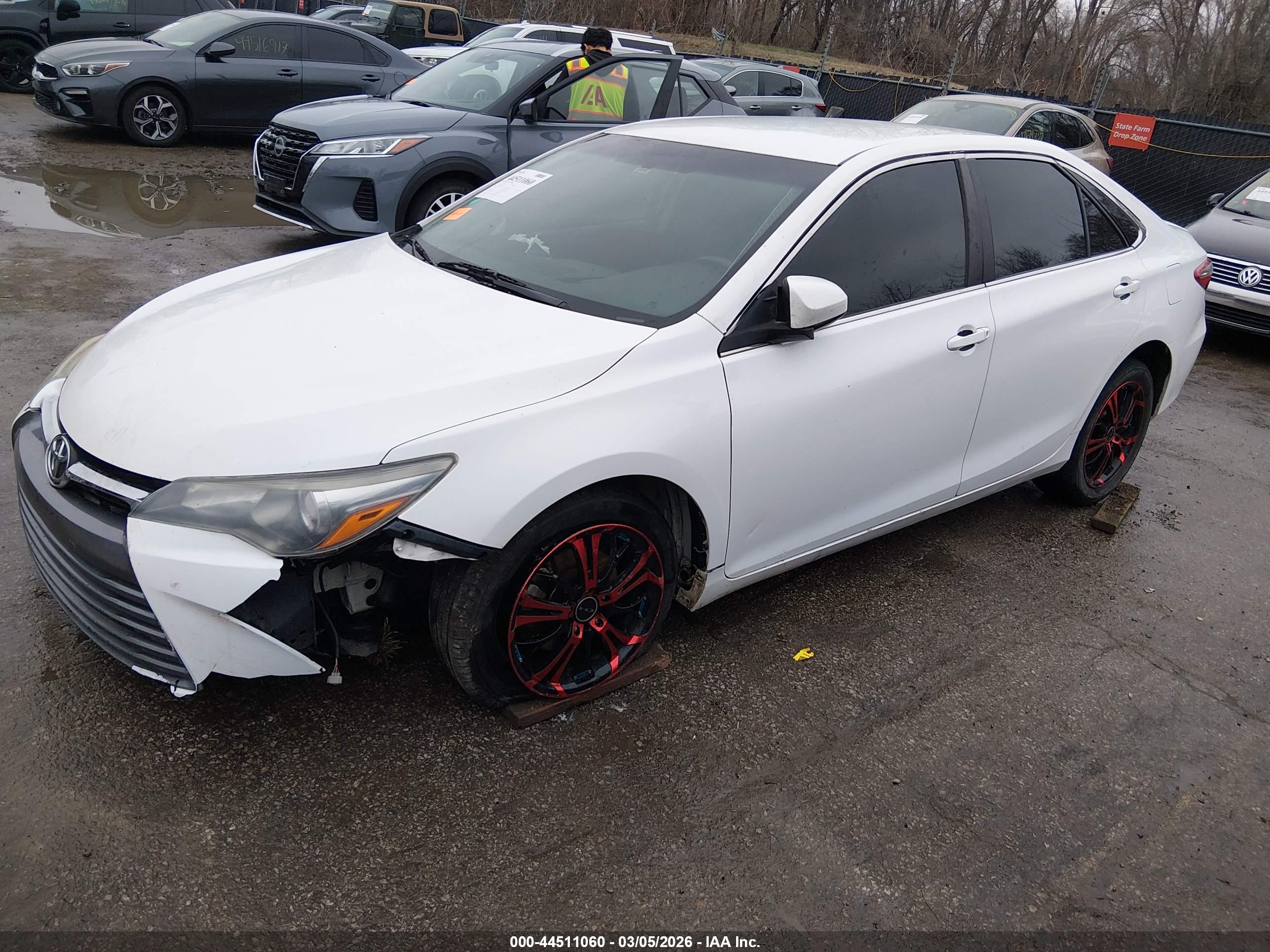 TOYOTA CAMRY image 2