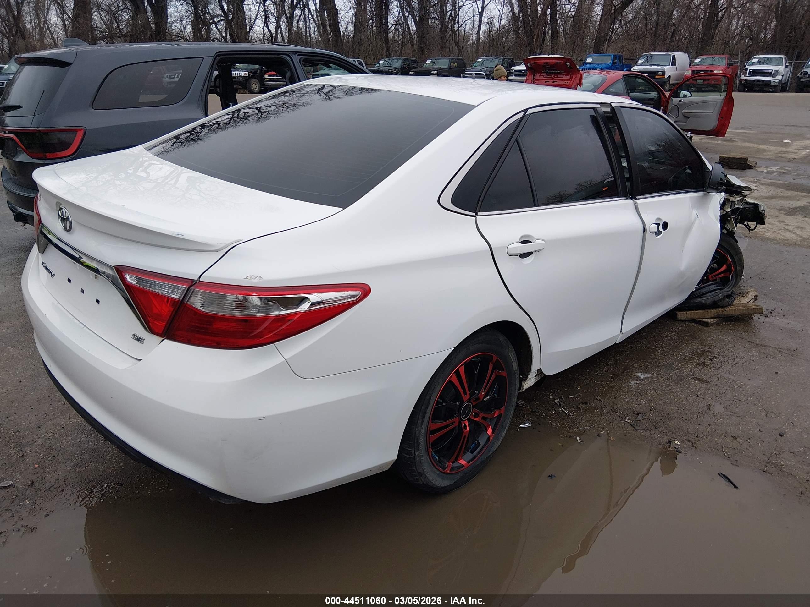 TOYOTA CAMRY image 4