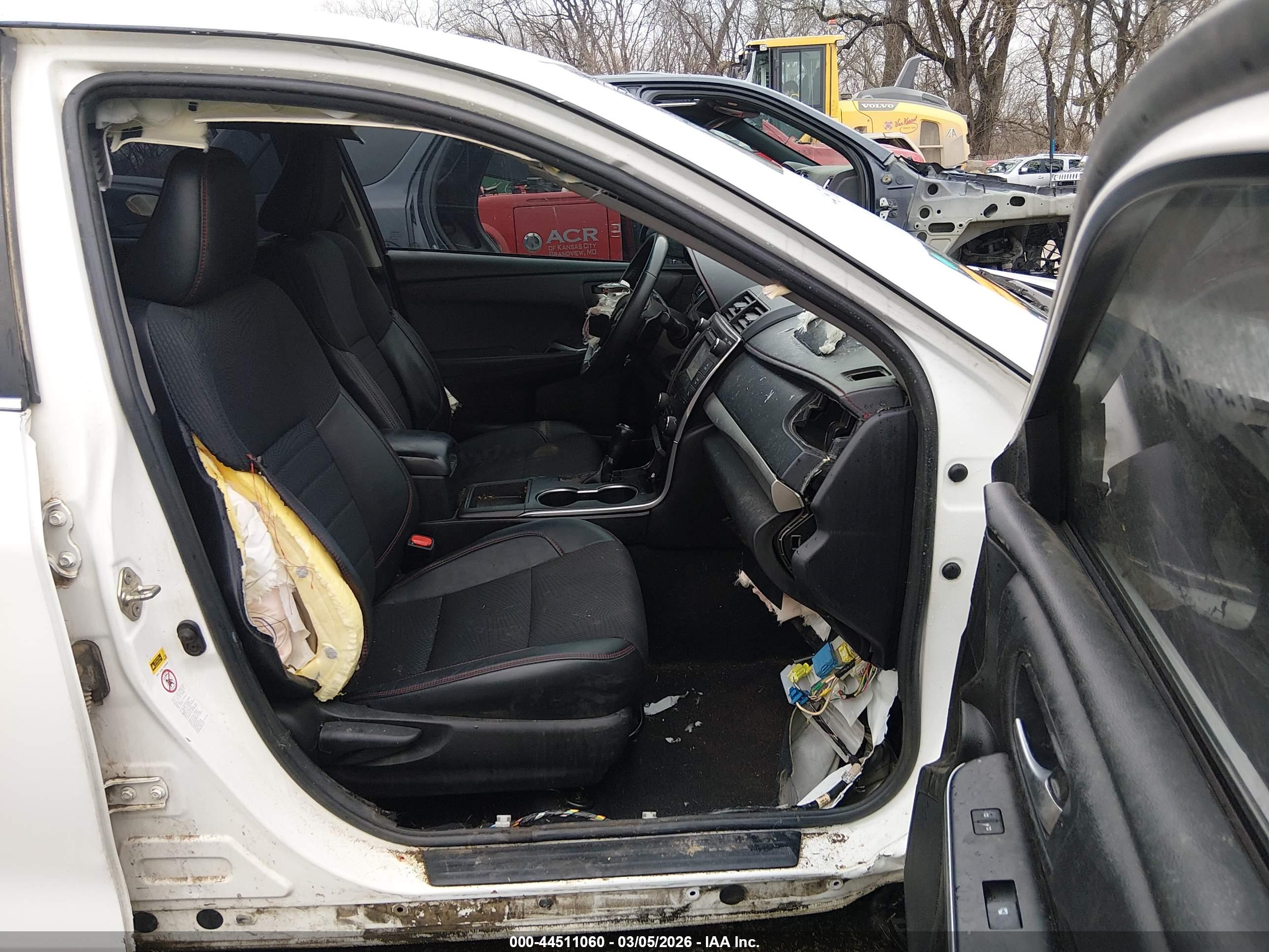 TOYOTA CAMRY image 5