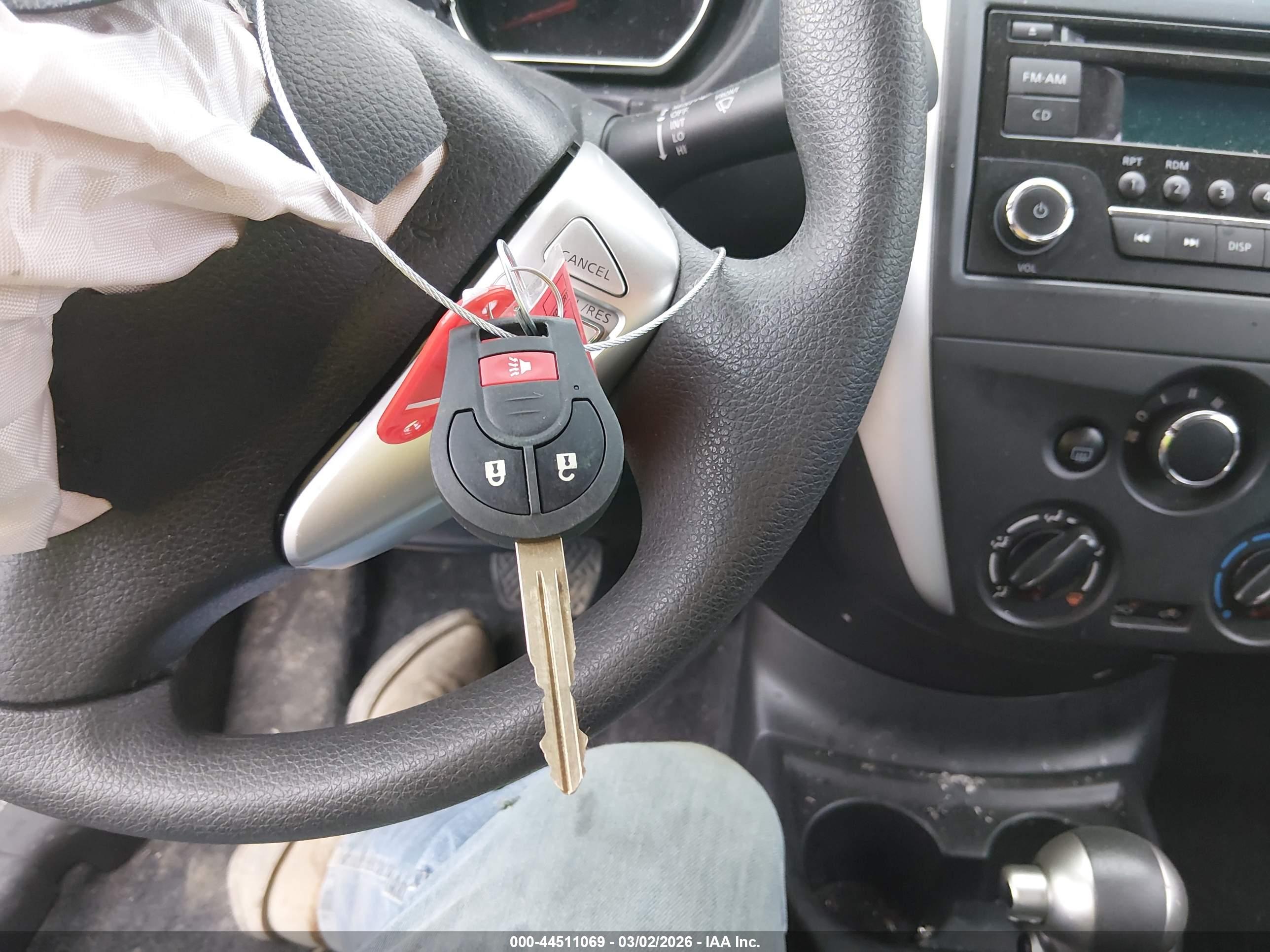 NISSAN VERSA image 11