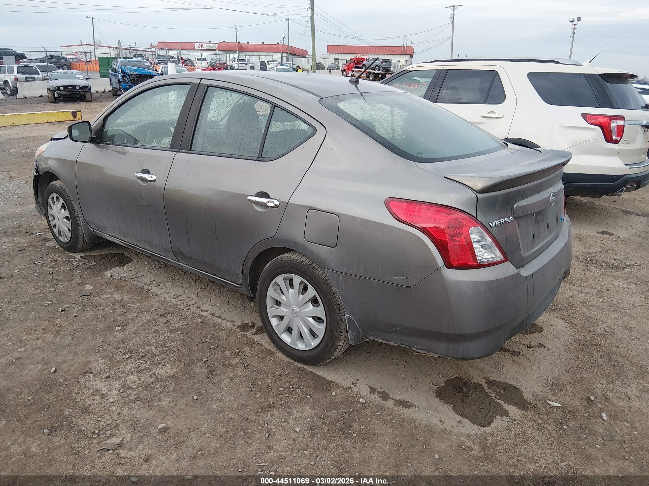 NISSAN VERSA image 3