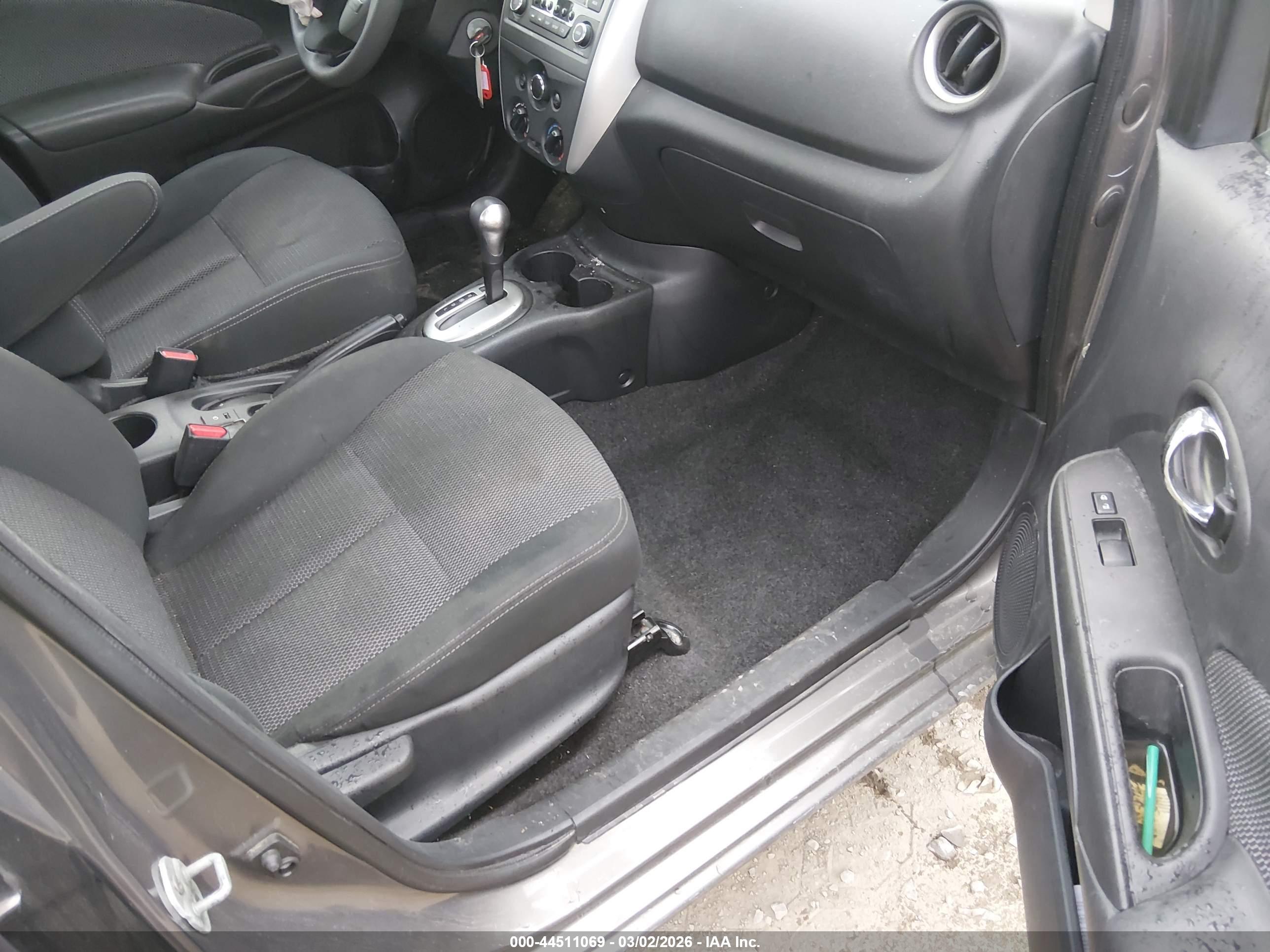 NISSAN VERSA image 5
