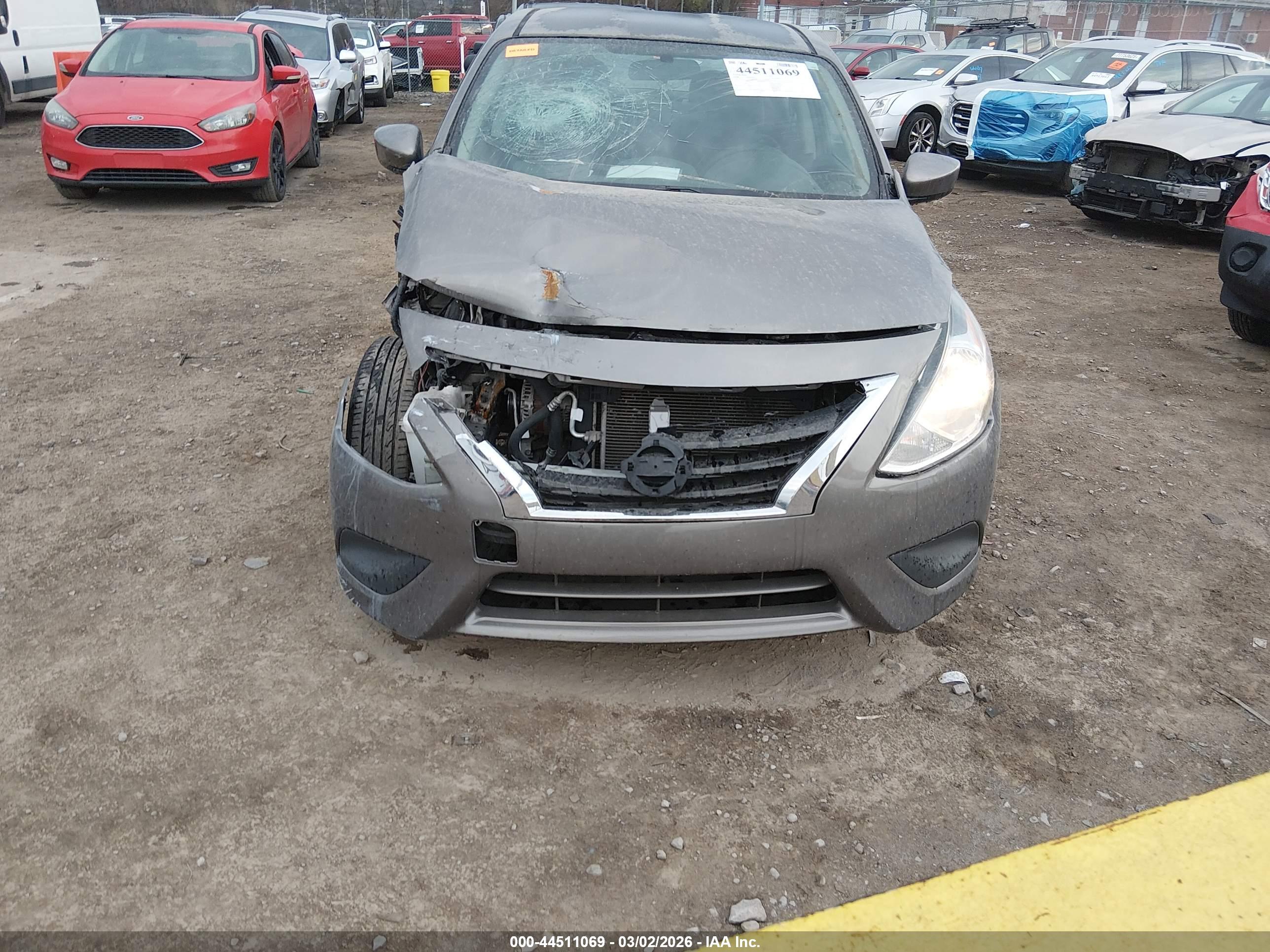 NISSAN VERSA image 6