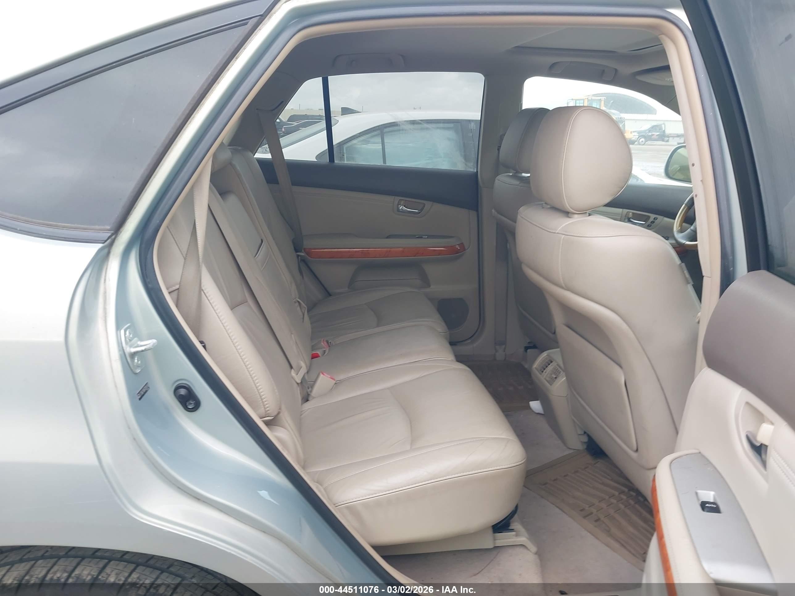 LEXUS RX image 8
