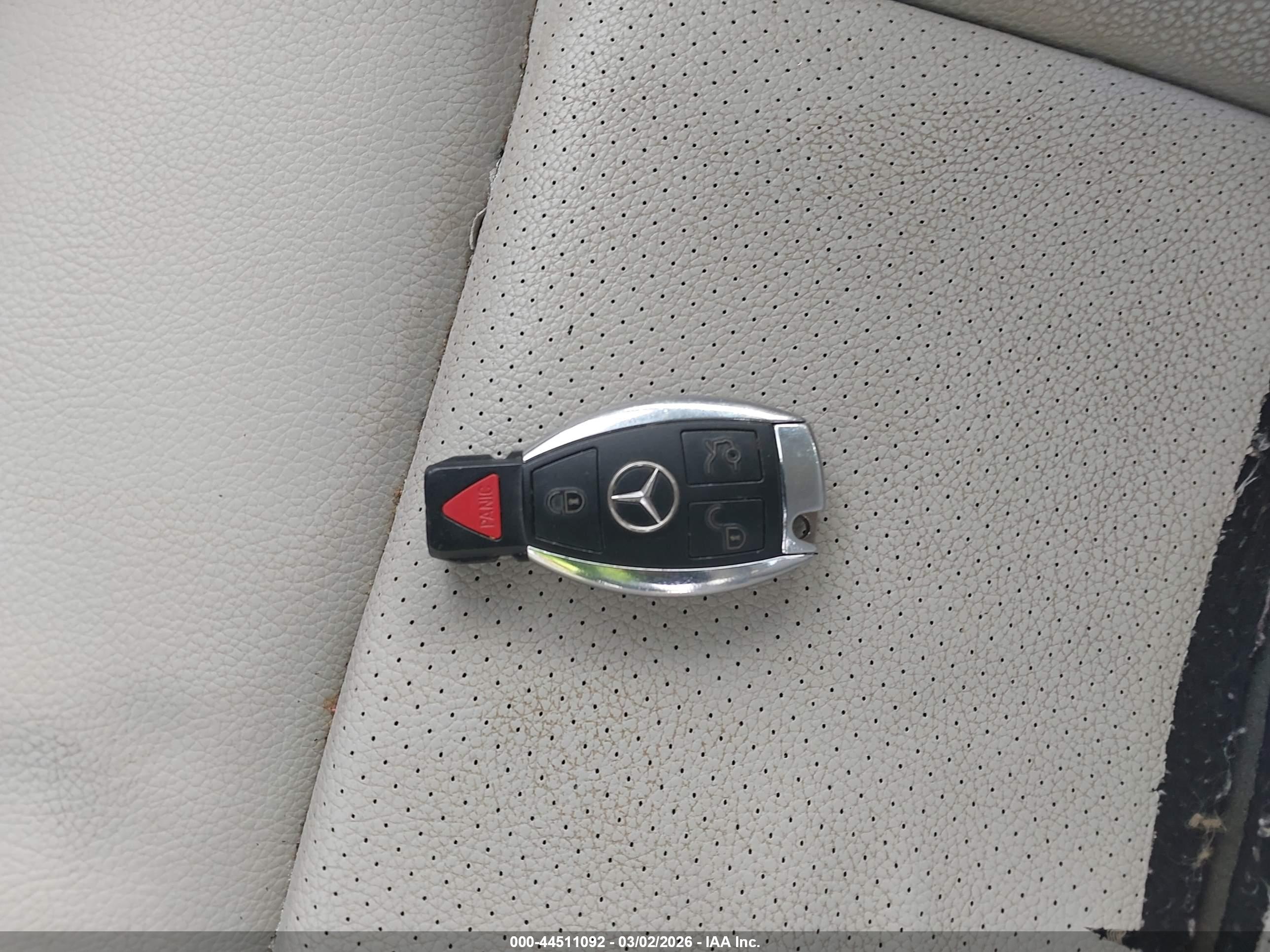 MERCEDES-BENZ E image 11