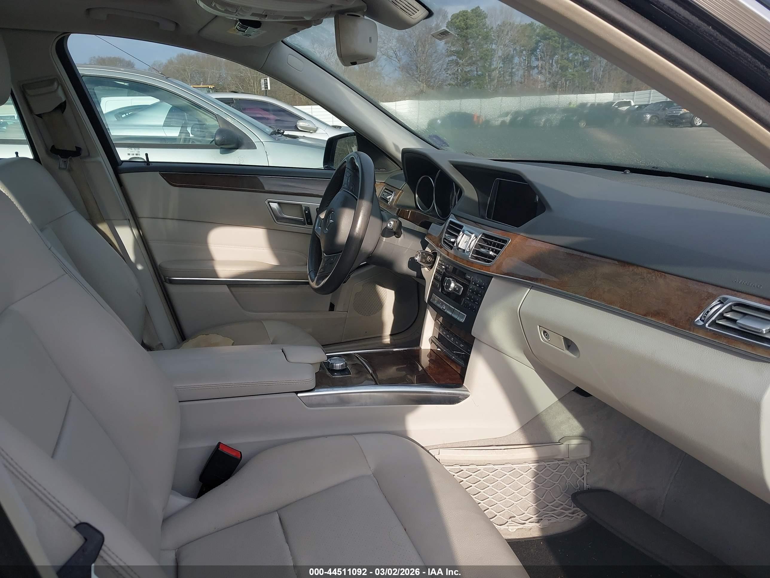 MERCEDES-BENZ E image 5