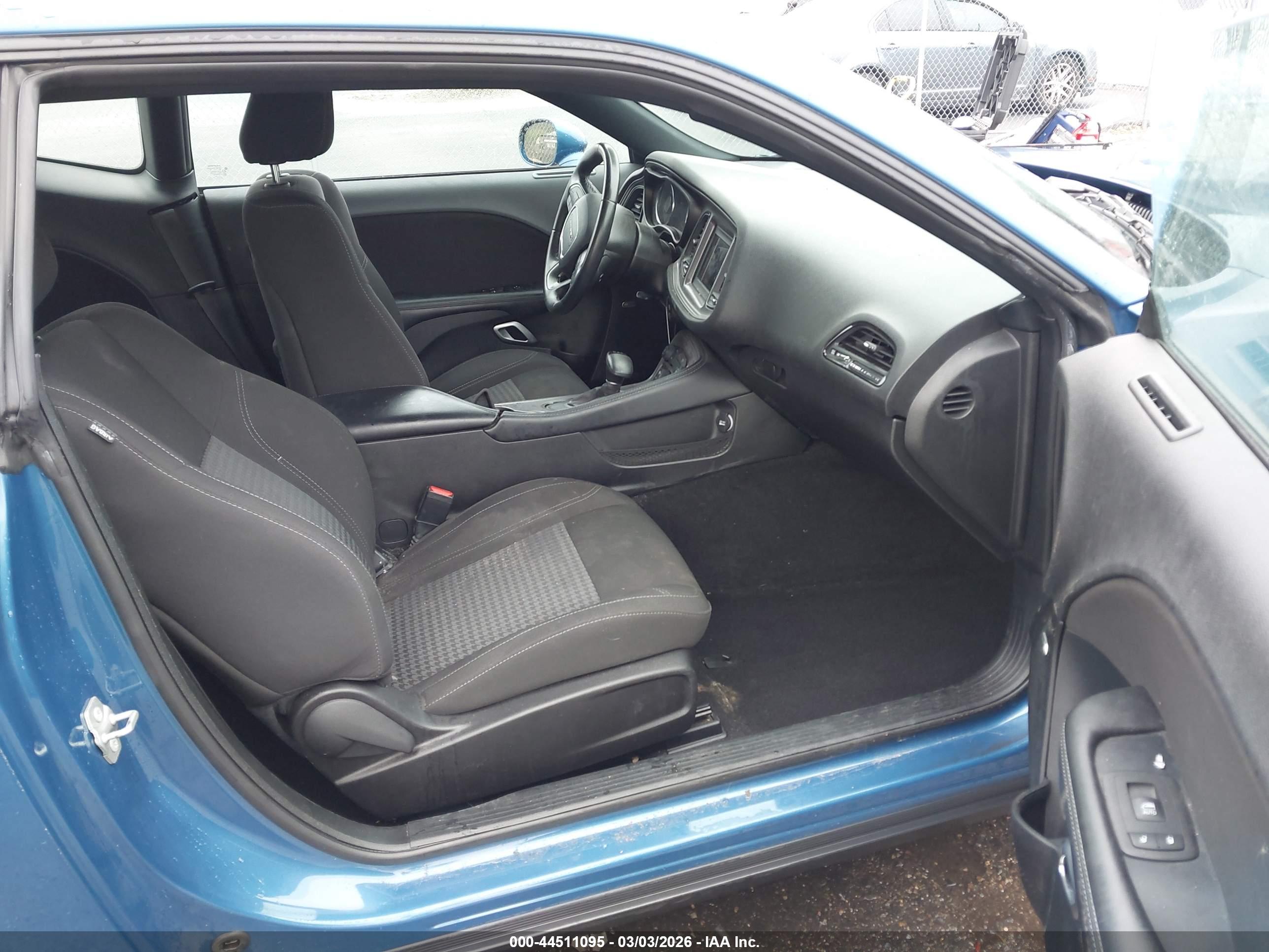 DODGE CHALLENGER image 5