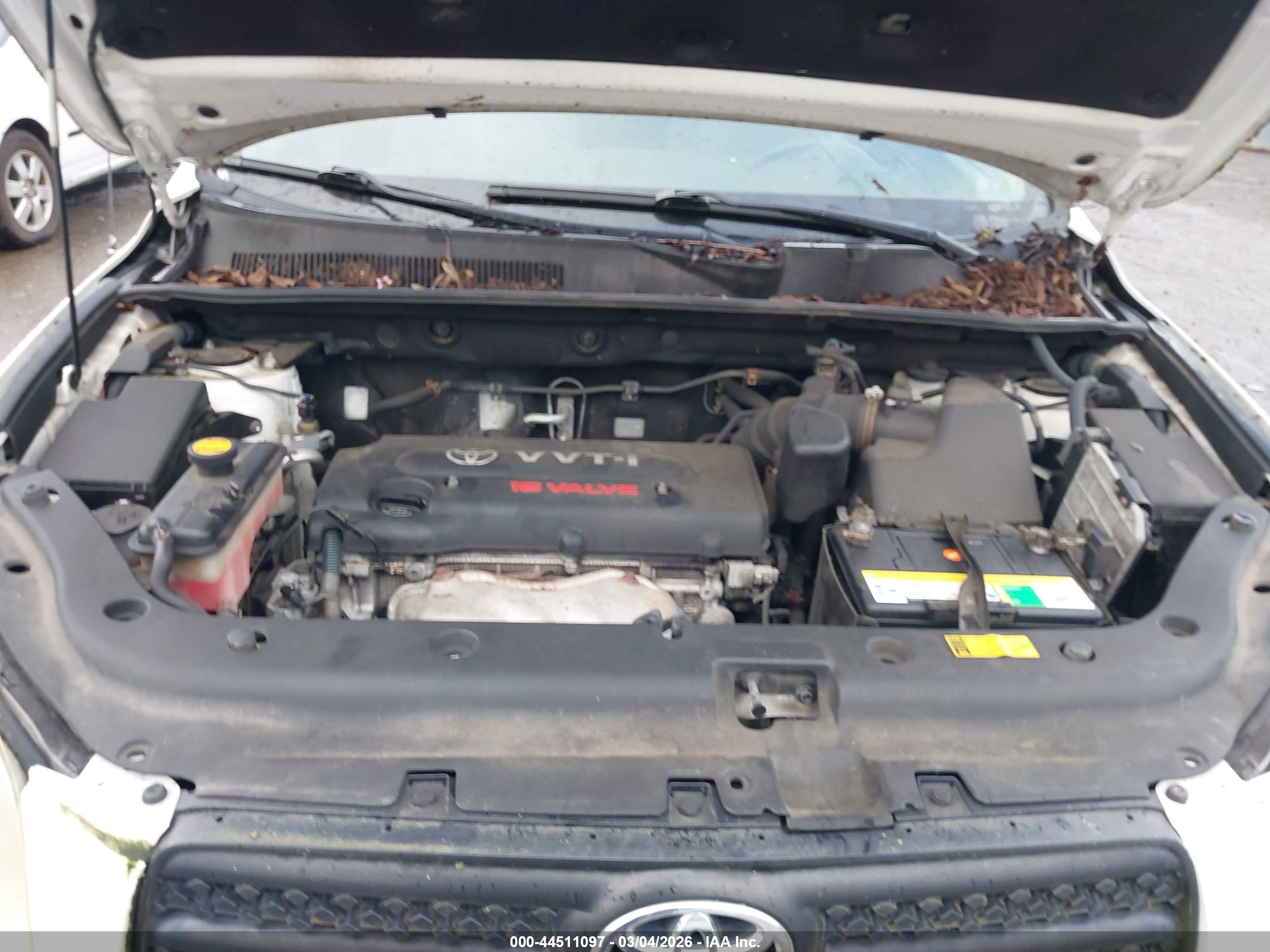 TOYOTA RAV4 image 10