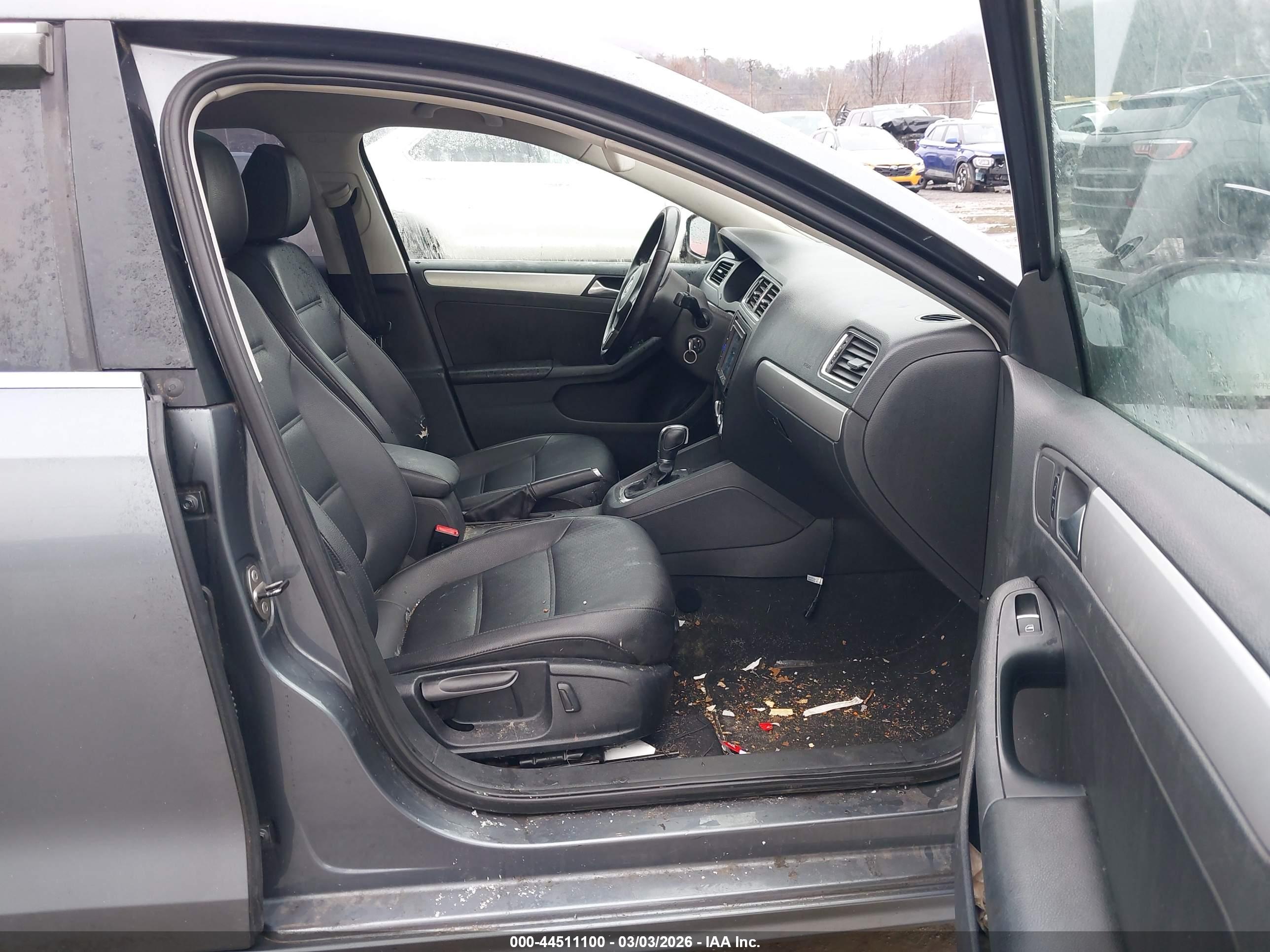 VOLKSWAGEN JETTA image 5