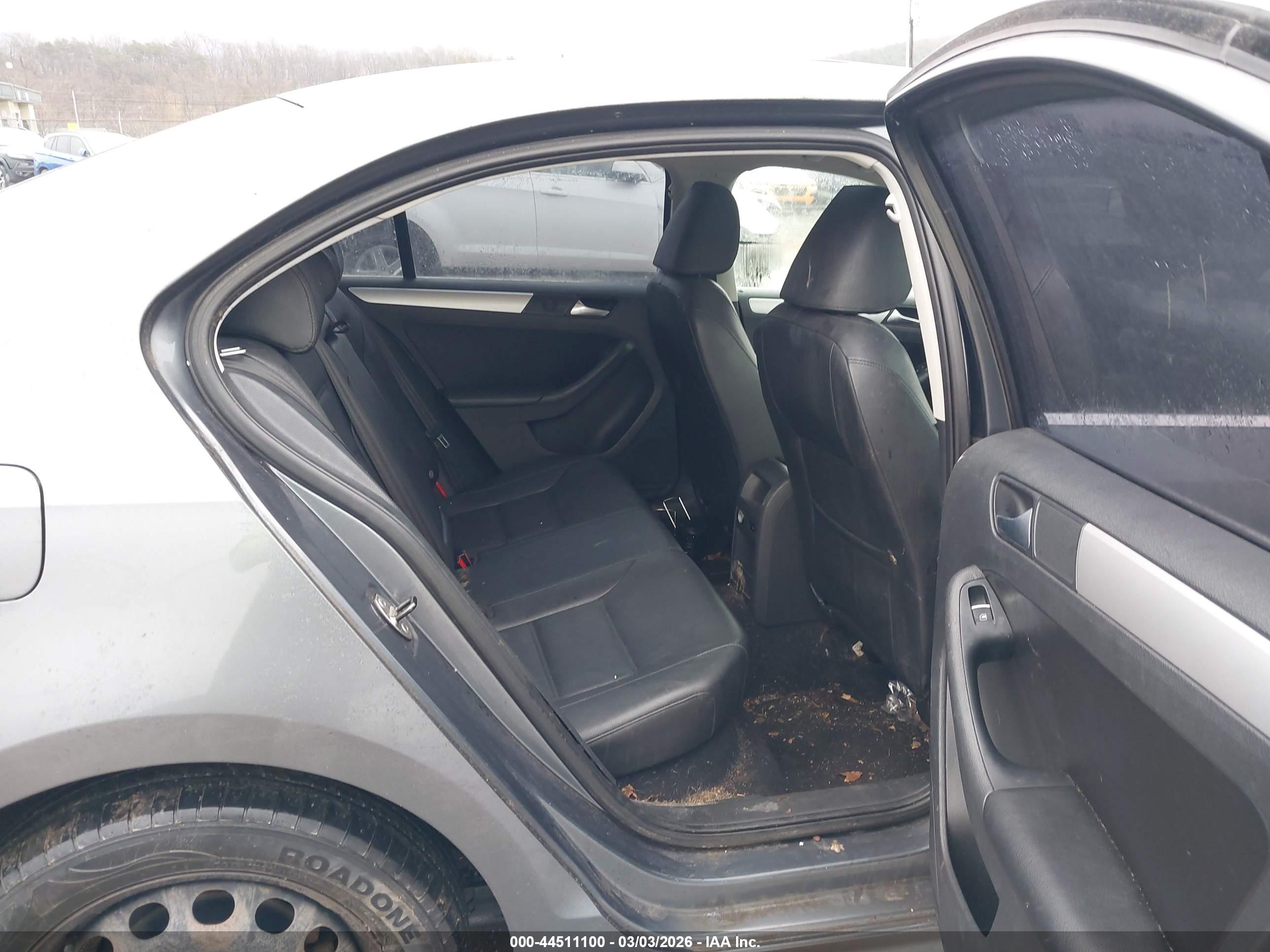 VOLKSWAGEN JETTA image 8