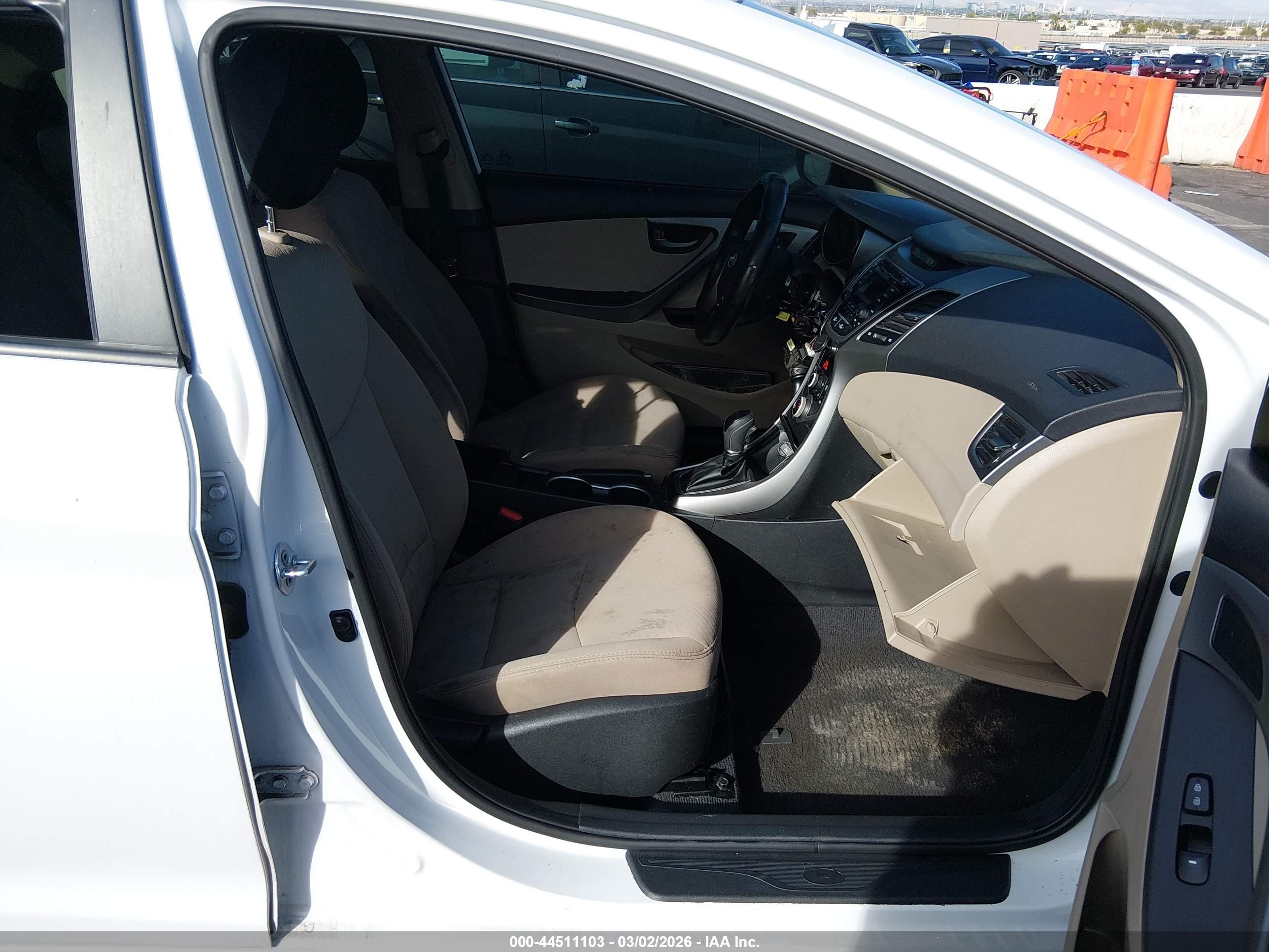 HYUNDAI ELANTRA image 5