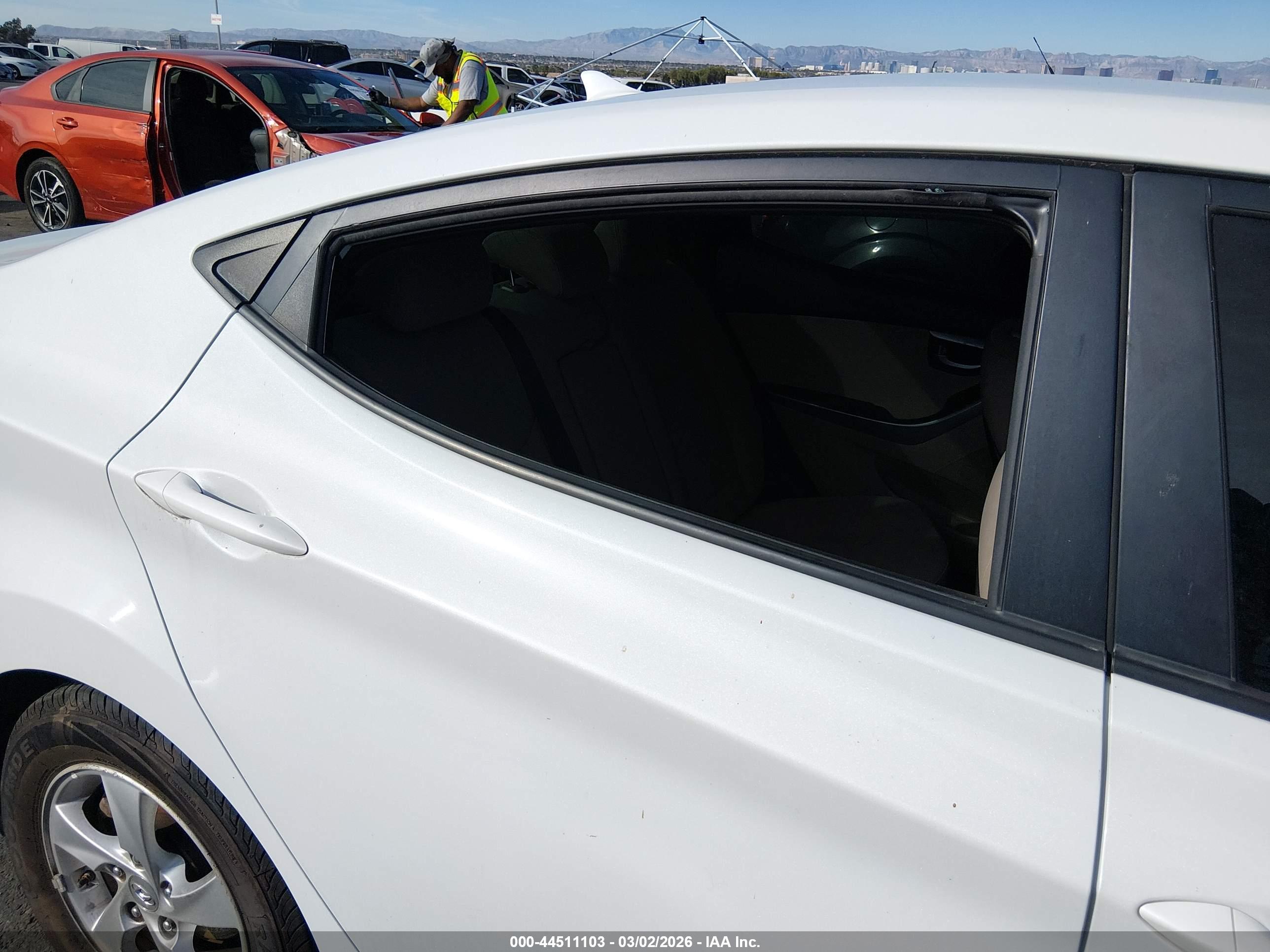 HYUNDAI ELANTRA image 6