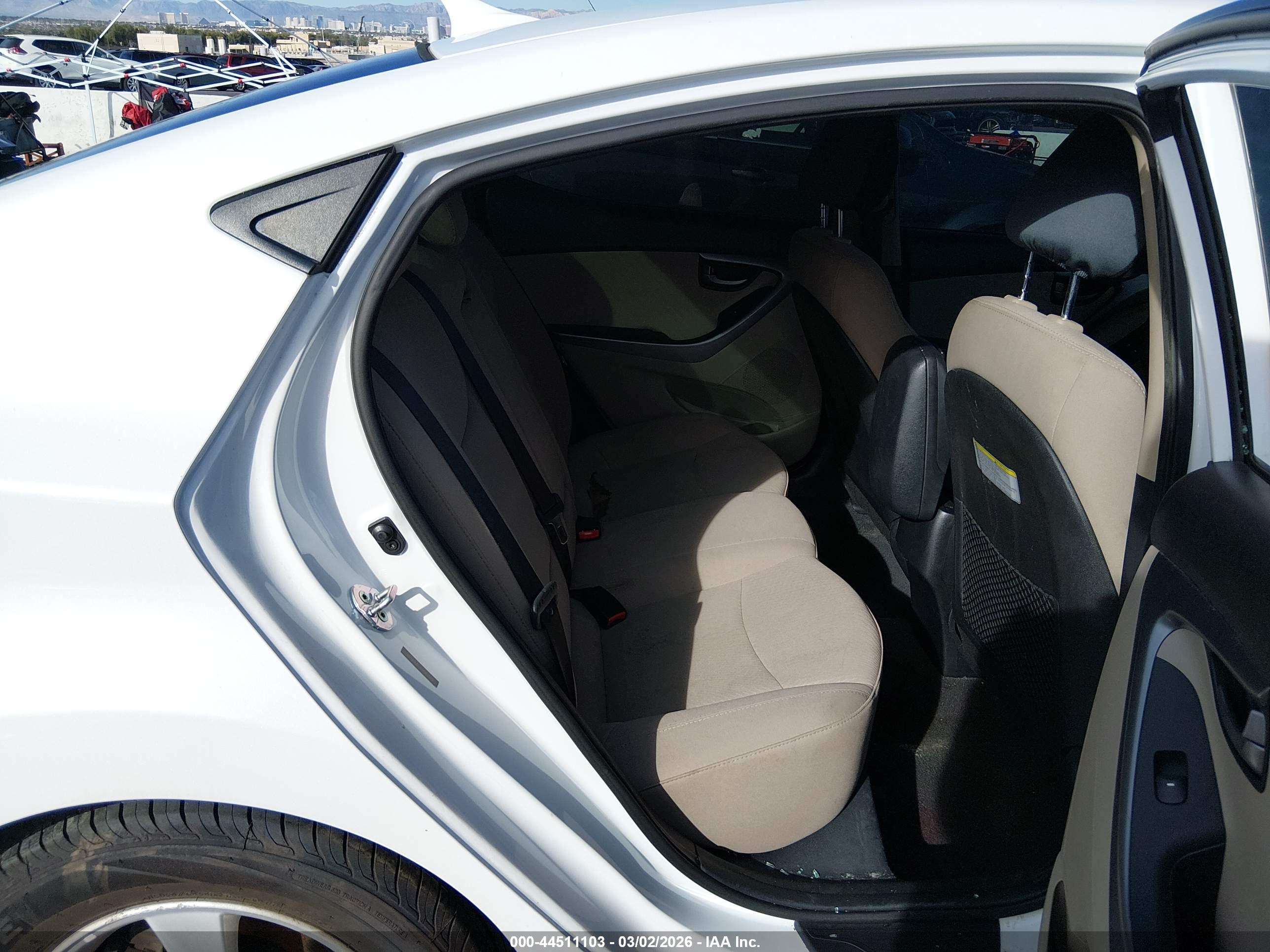 HYUNDAI ELANTRA image 8