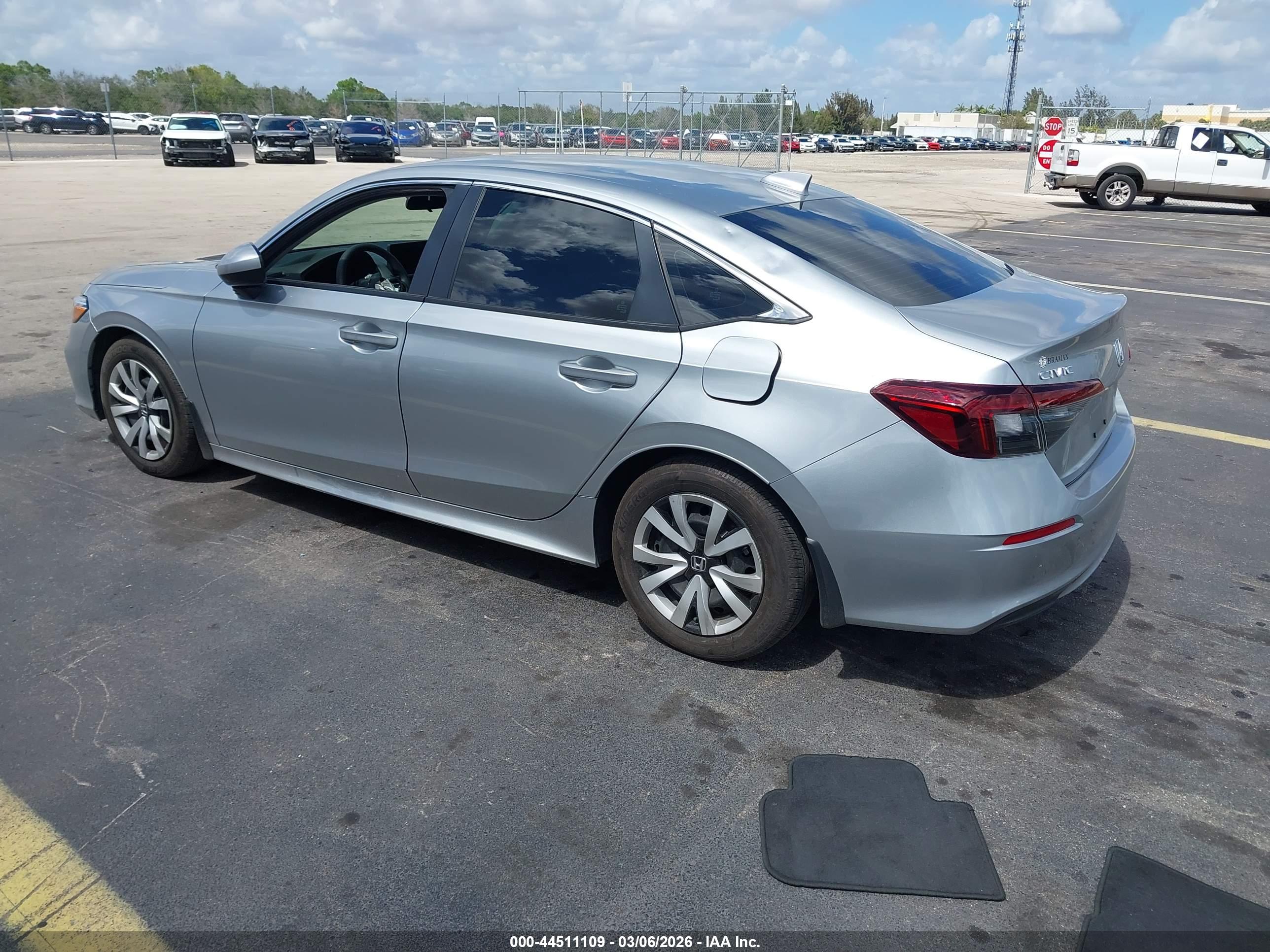 HONDA CIVIC image 3