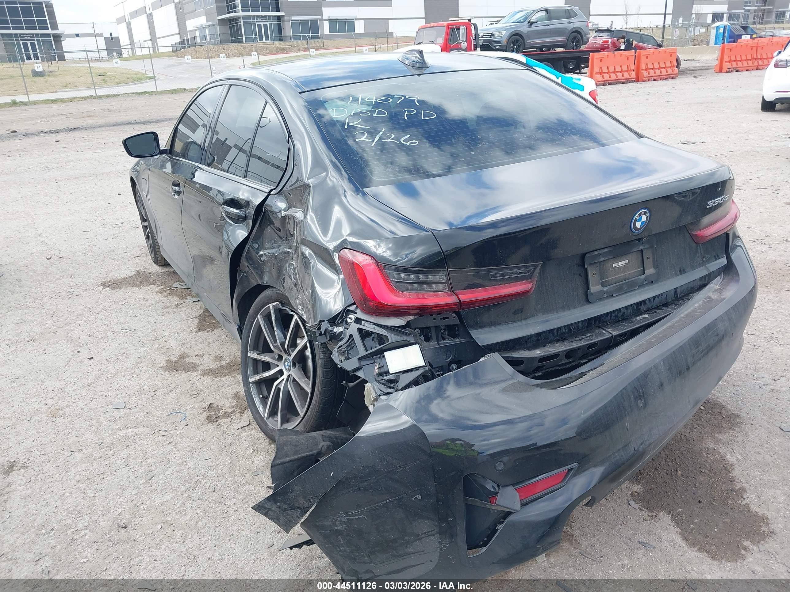 BMW 330E image 3