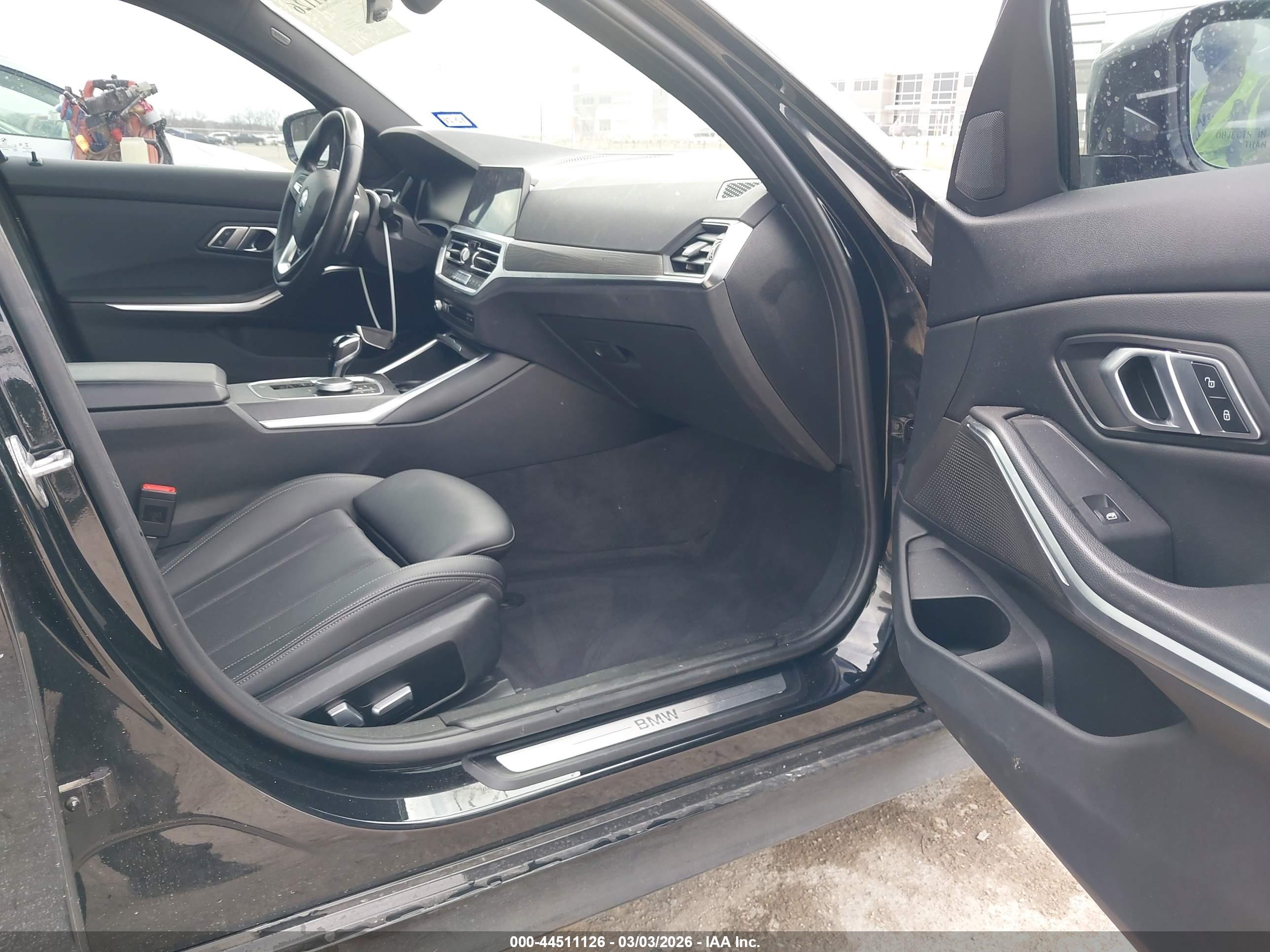 BMW 330E image 5