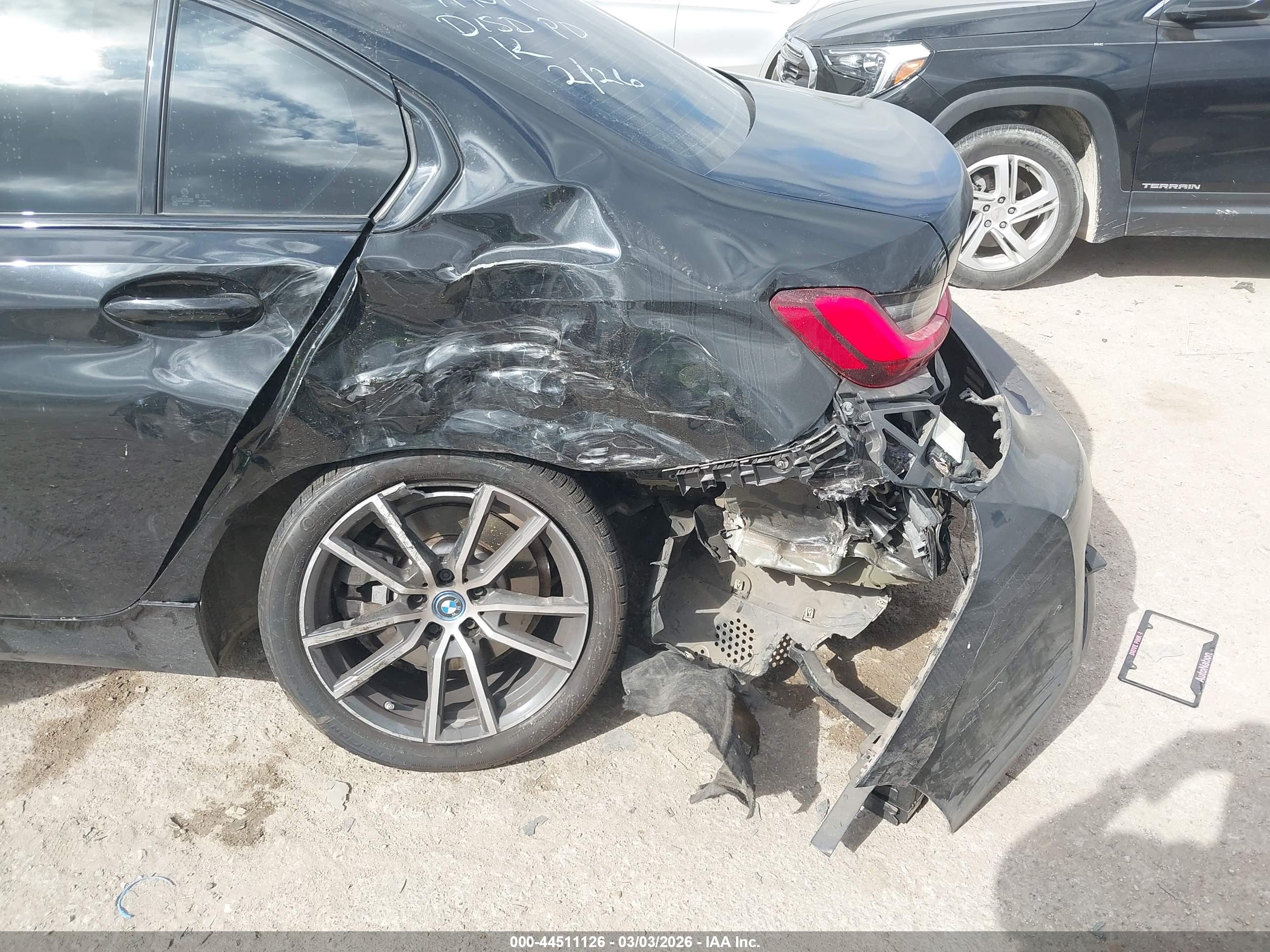 BMW 330E image 6