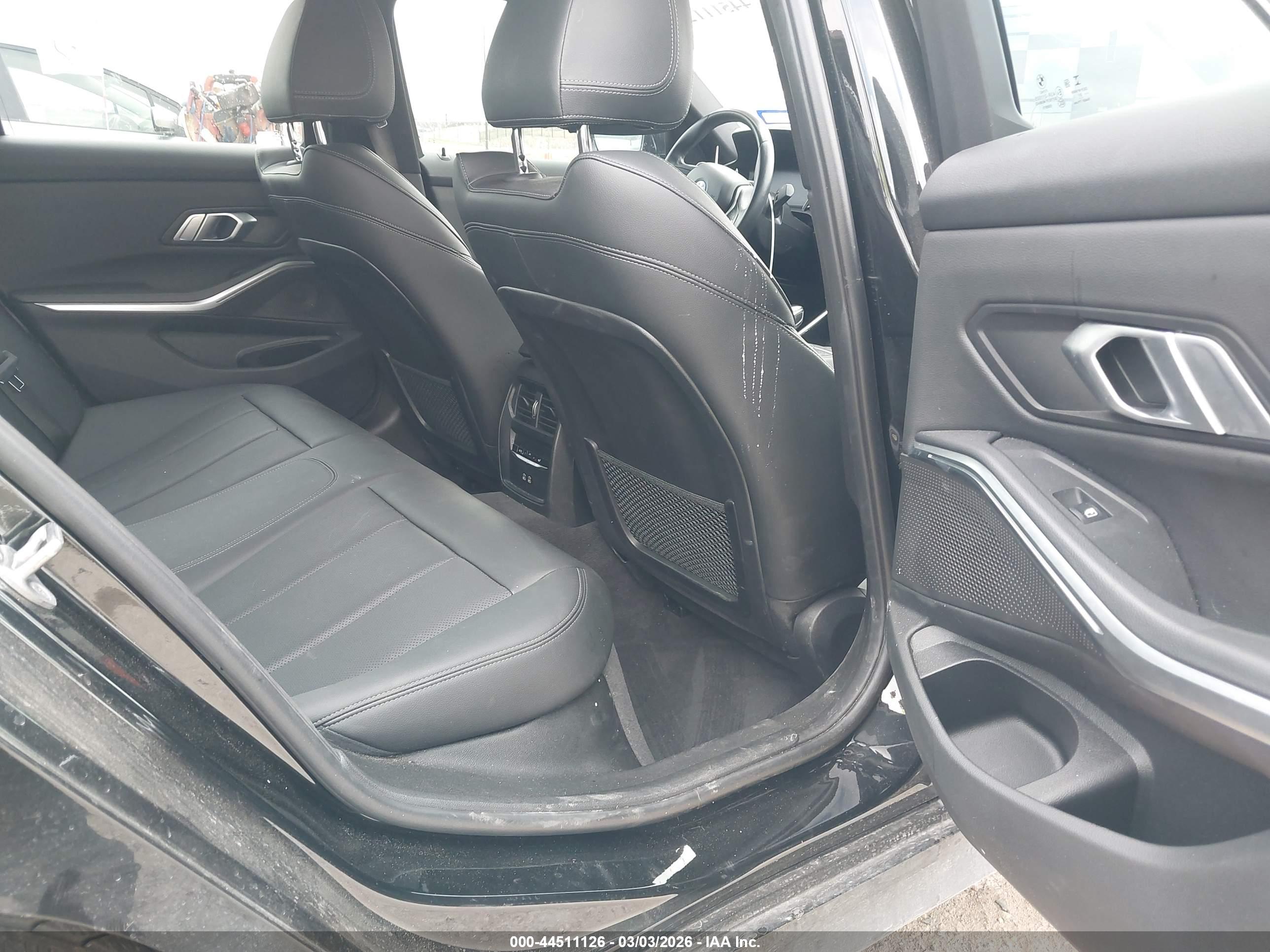 BMW 330E image 8