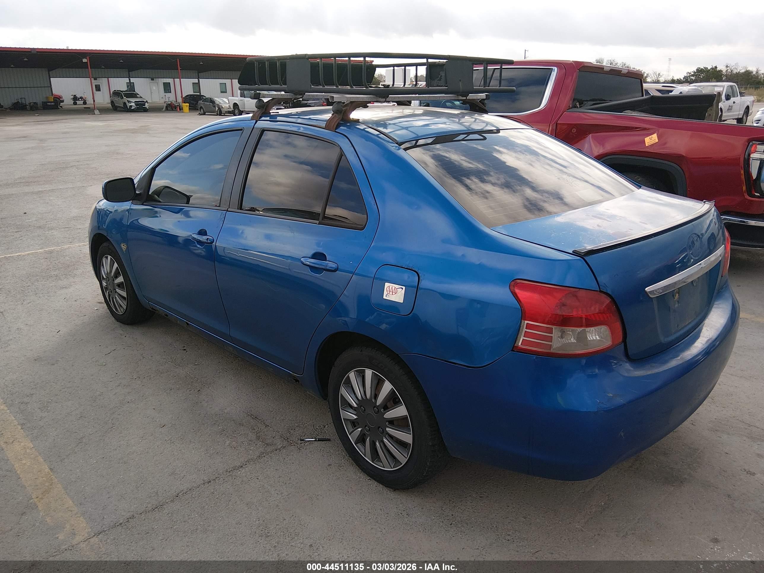 TOYOTA YARIS image 3