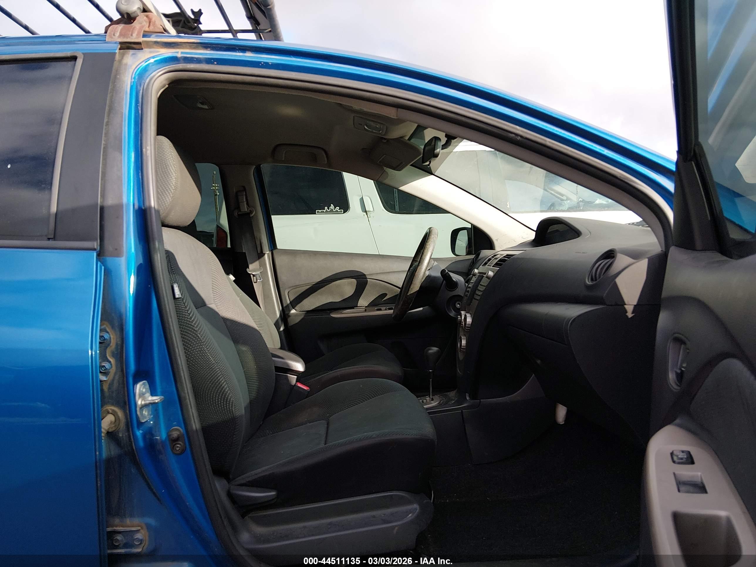 TOYOTA YARIS image 5