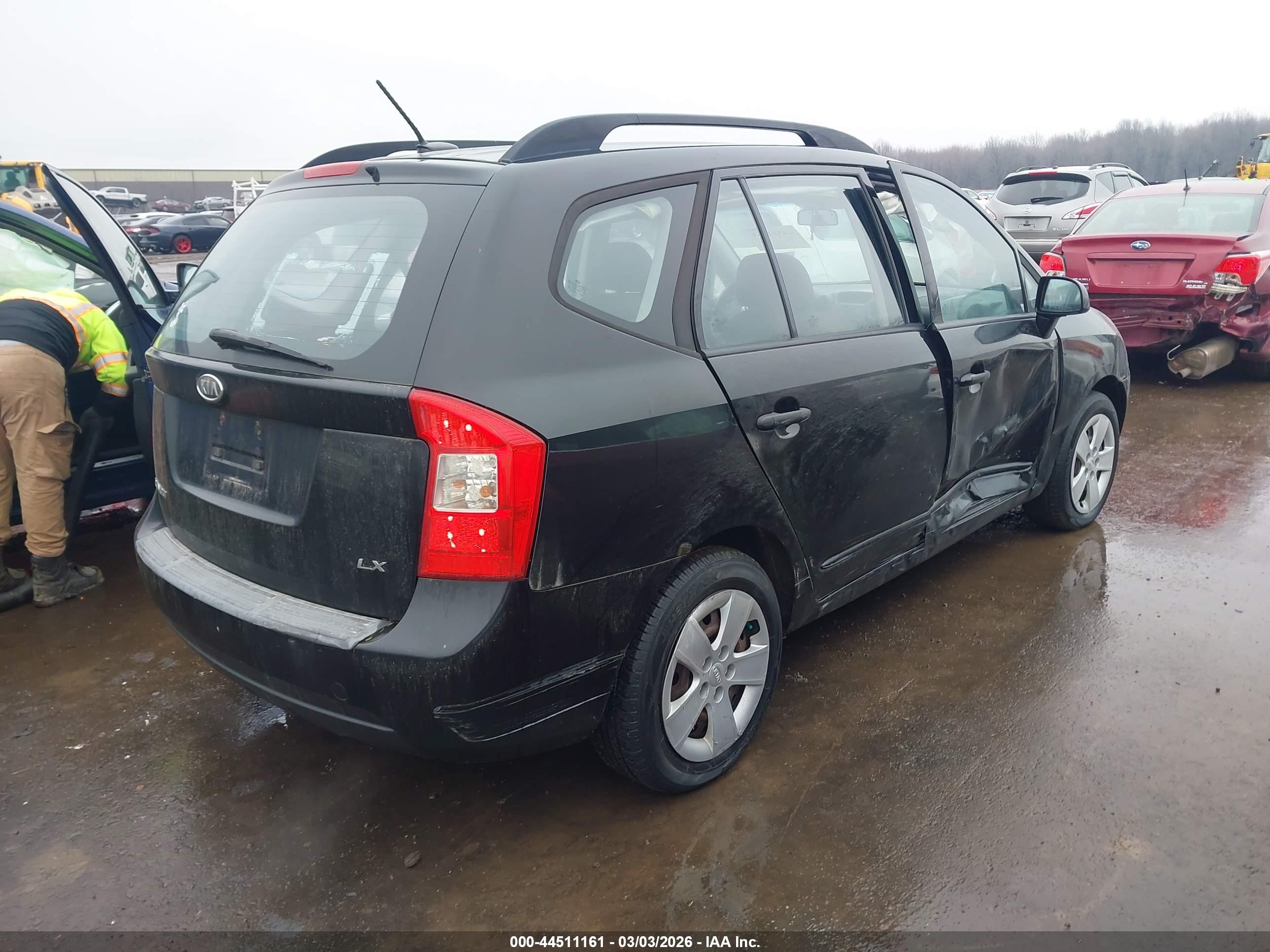 KIA RONDO image 4