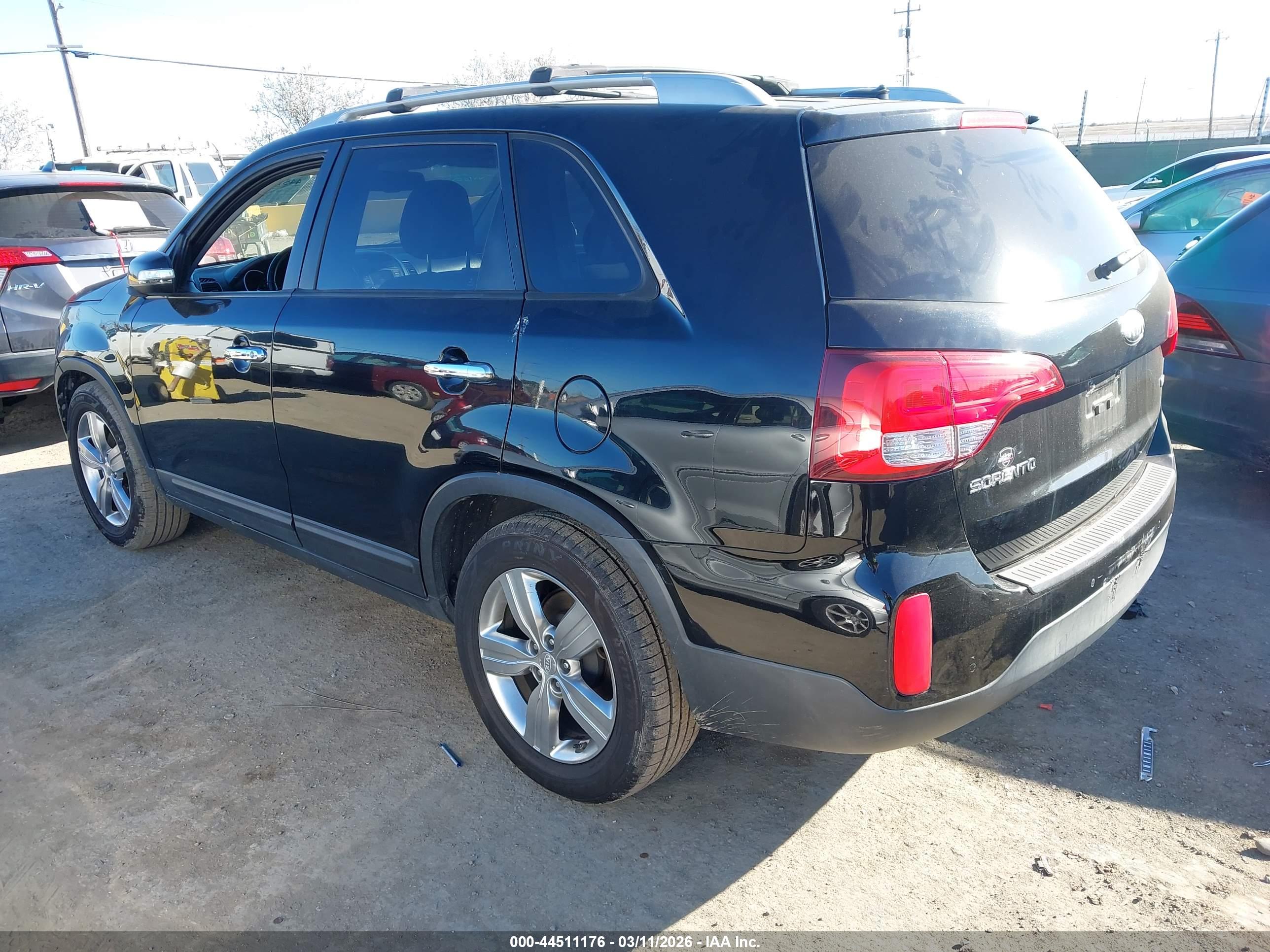 KIA SORENTO image 3