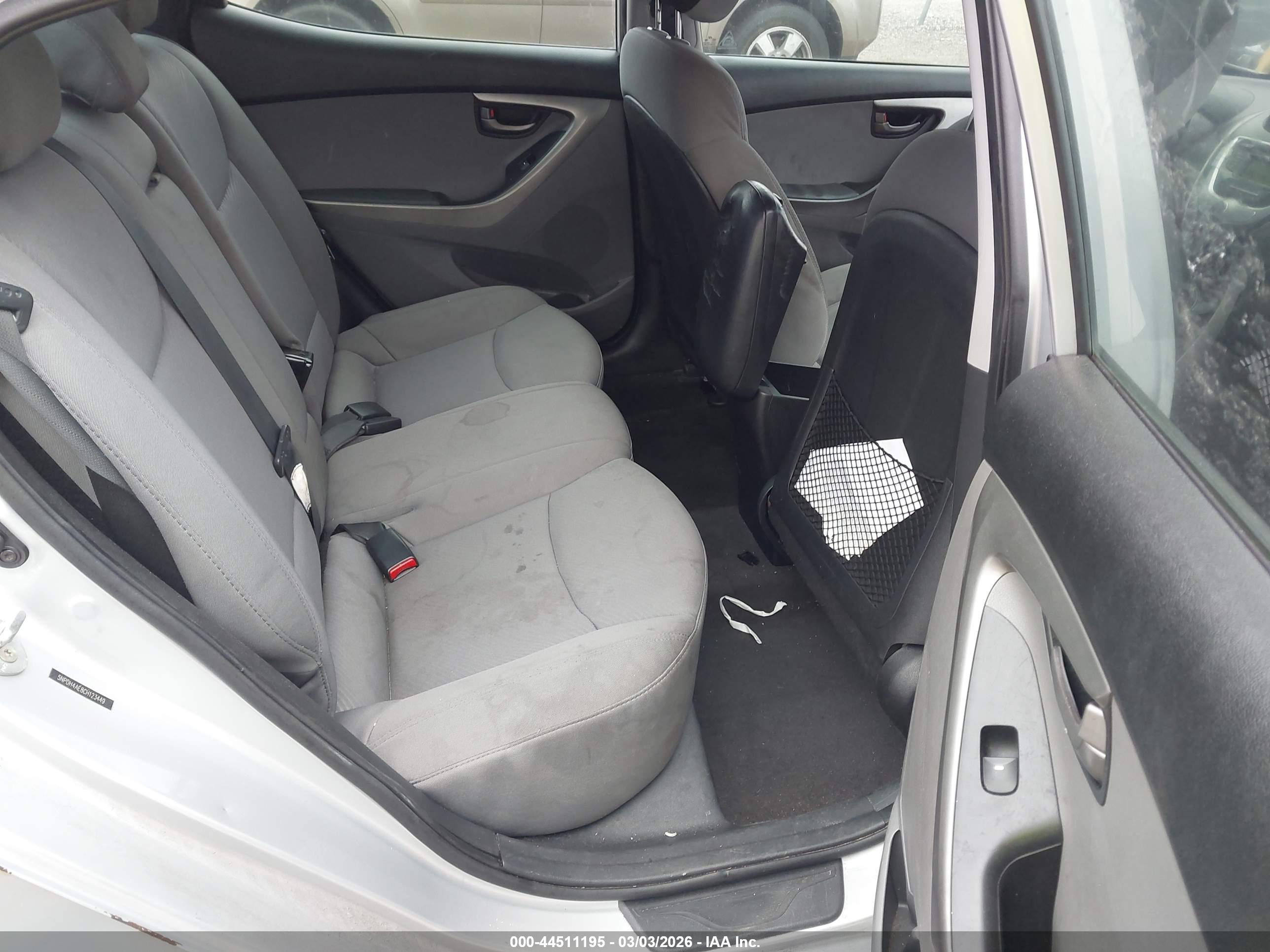 HYUNDAI ELANTRA image 8